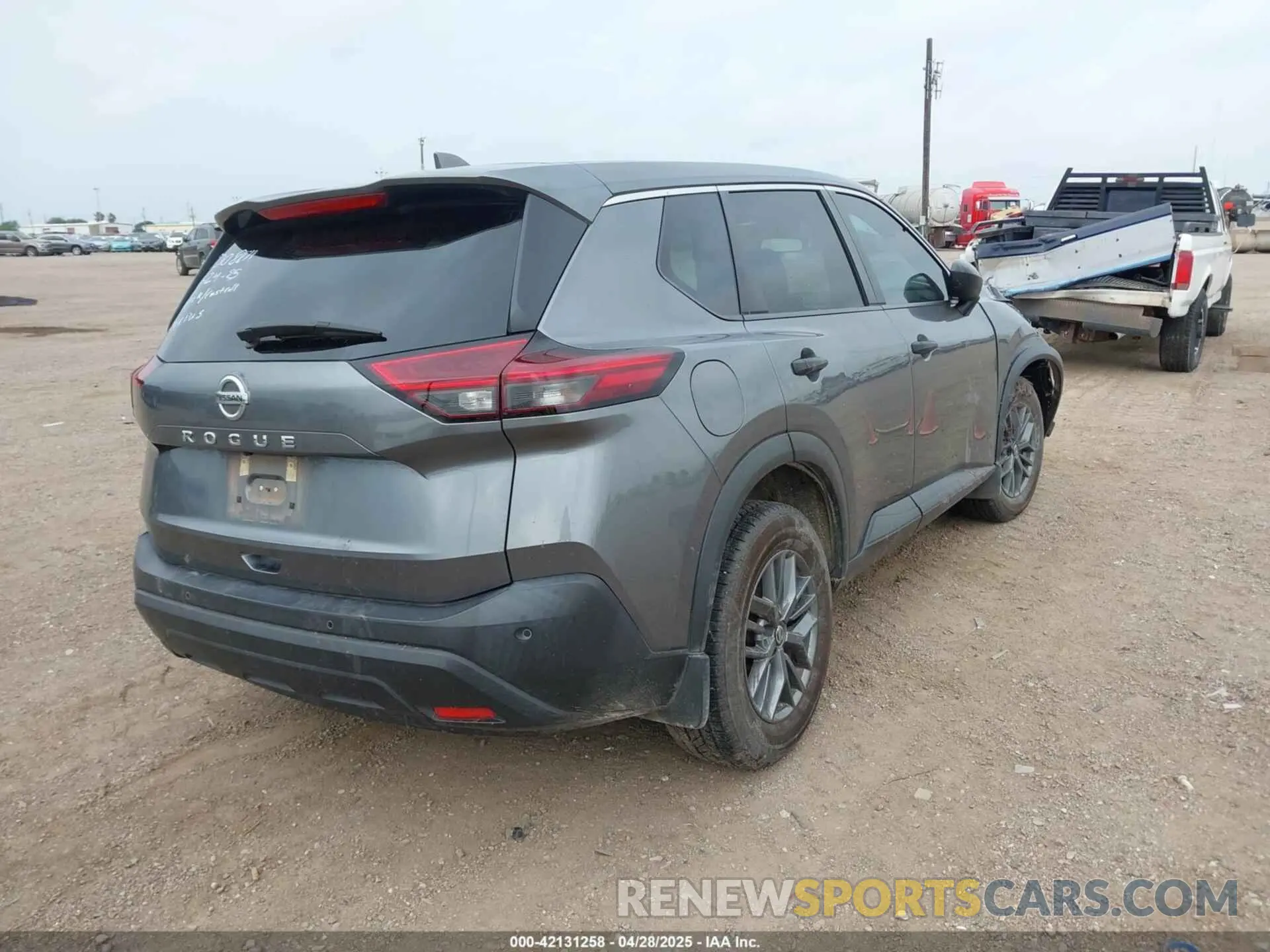 4 Photograph of a damaged car 5N1AT3AA0MC727255 NISSAN ROGUE 2021