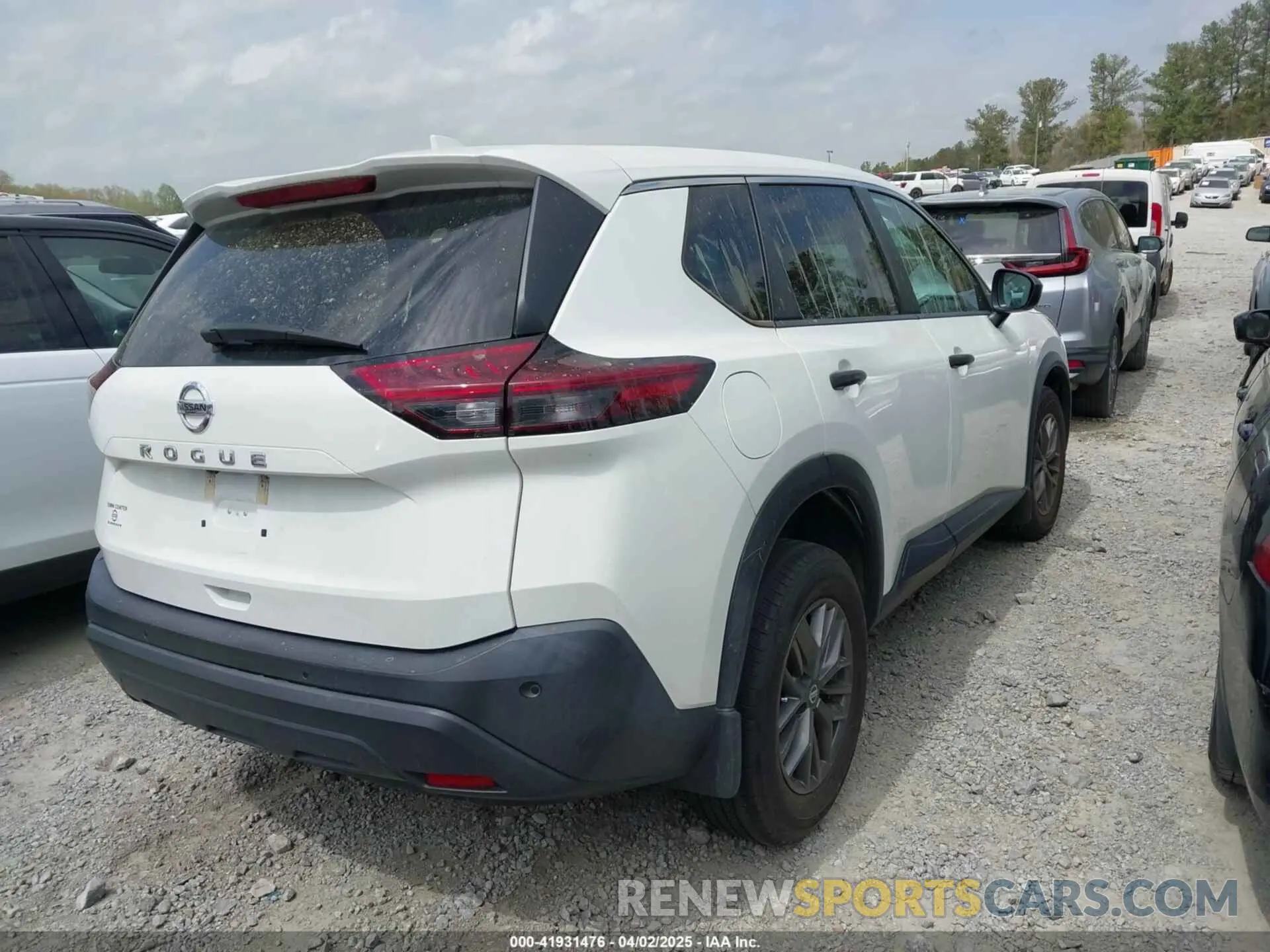 4 Photograph of a damaged car 5N1AT3AA2MC805907 NISSAN ROGUE 2021