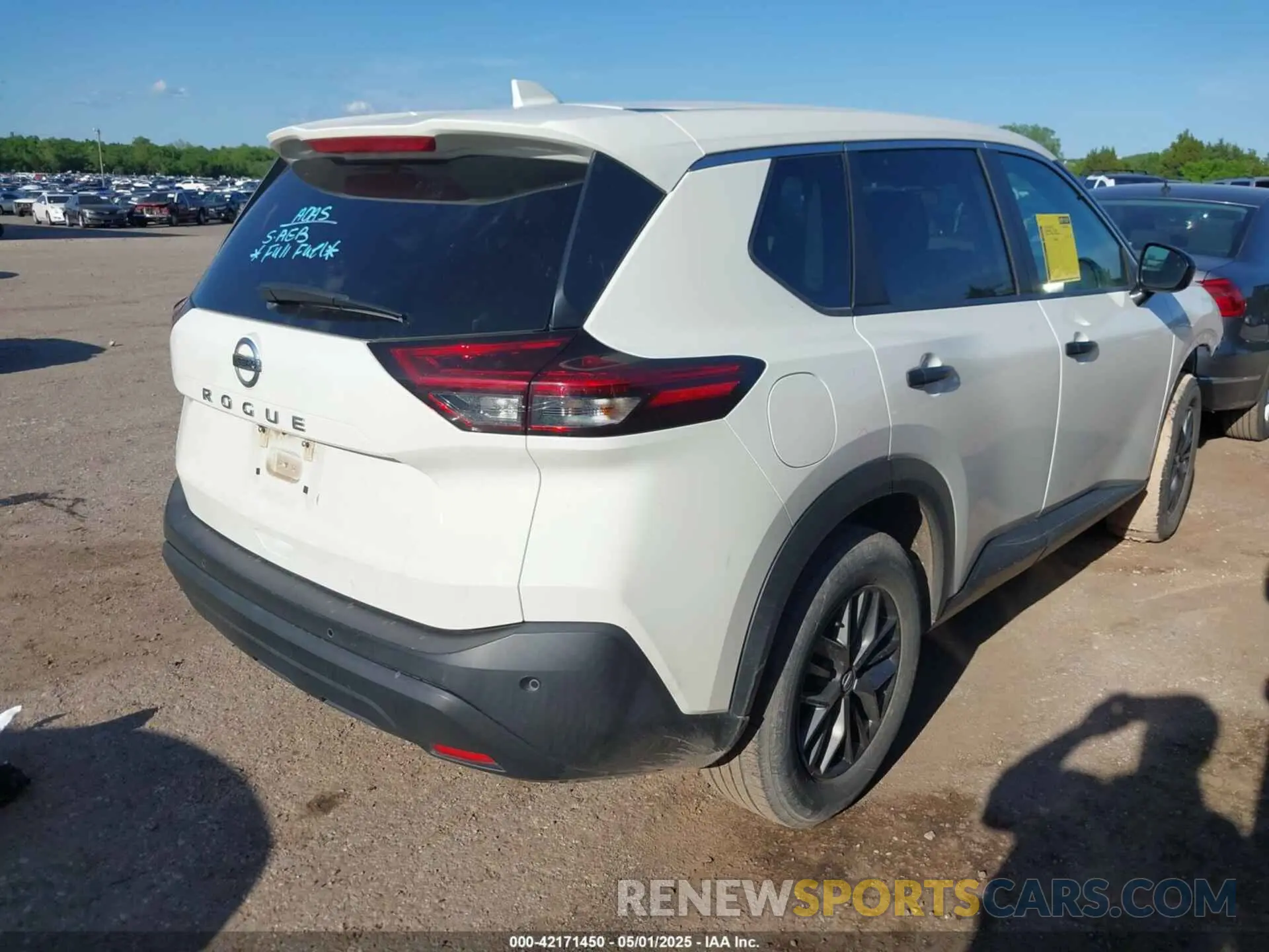 4 Photograph of a damaged car 5N1AT3AA3MC741618 NISSAN ROGUE 2021