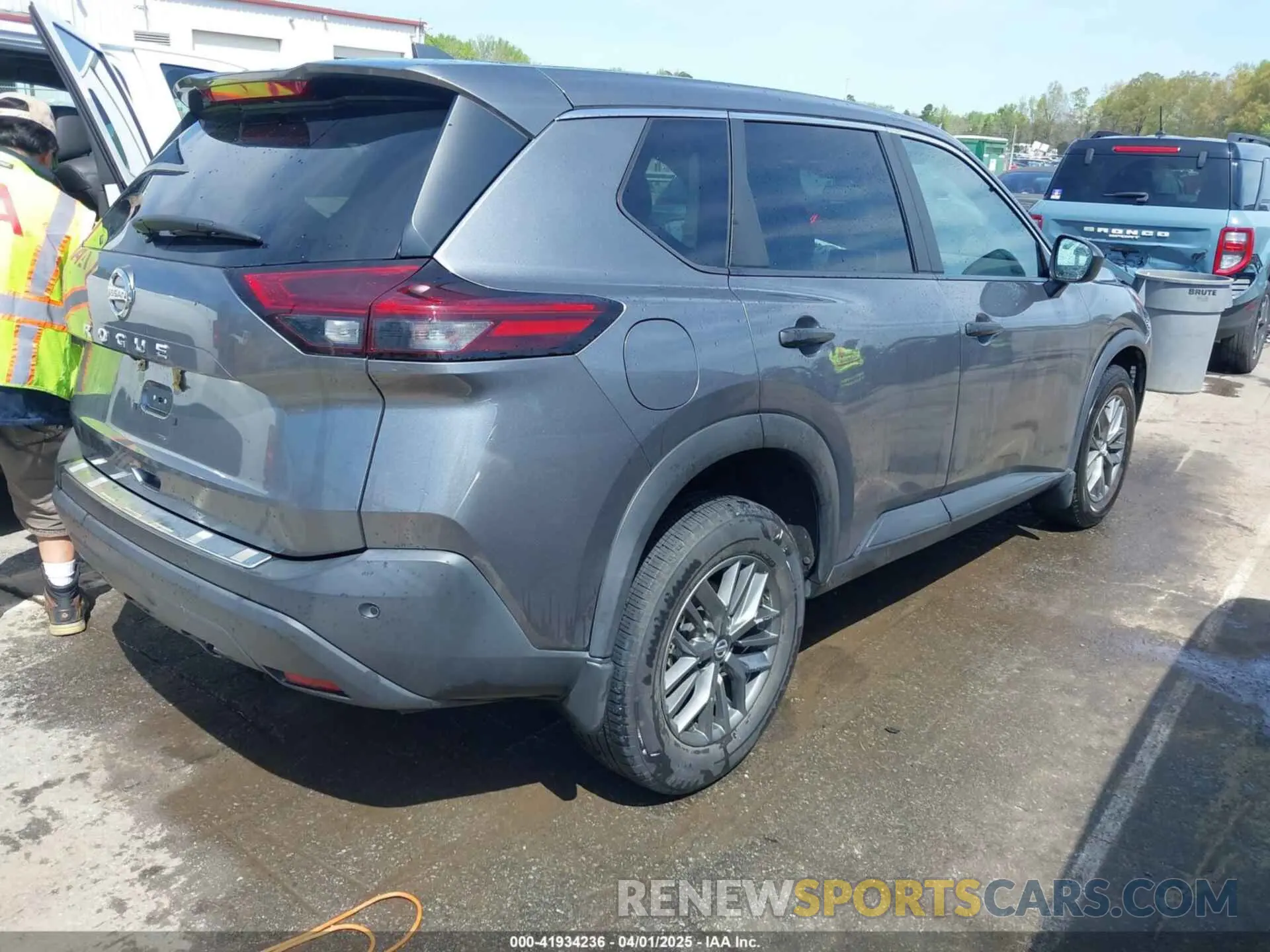 4 Photograph of a damaged car 5N1AT3AA4MC717490 NISSAN ROGUE 2021