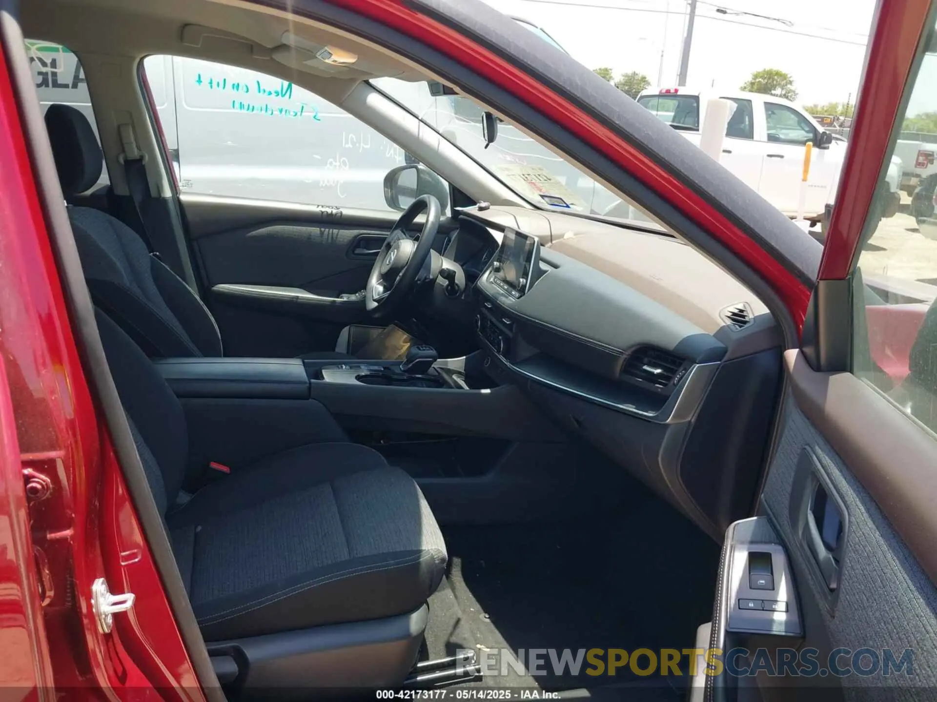 5 Photograph of a damaged car 5N1AT3AA4MC833742 NISSAN ROGUE 2021