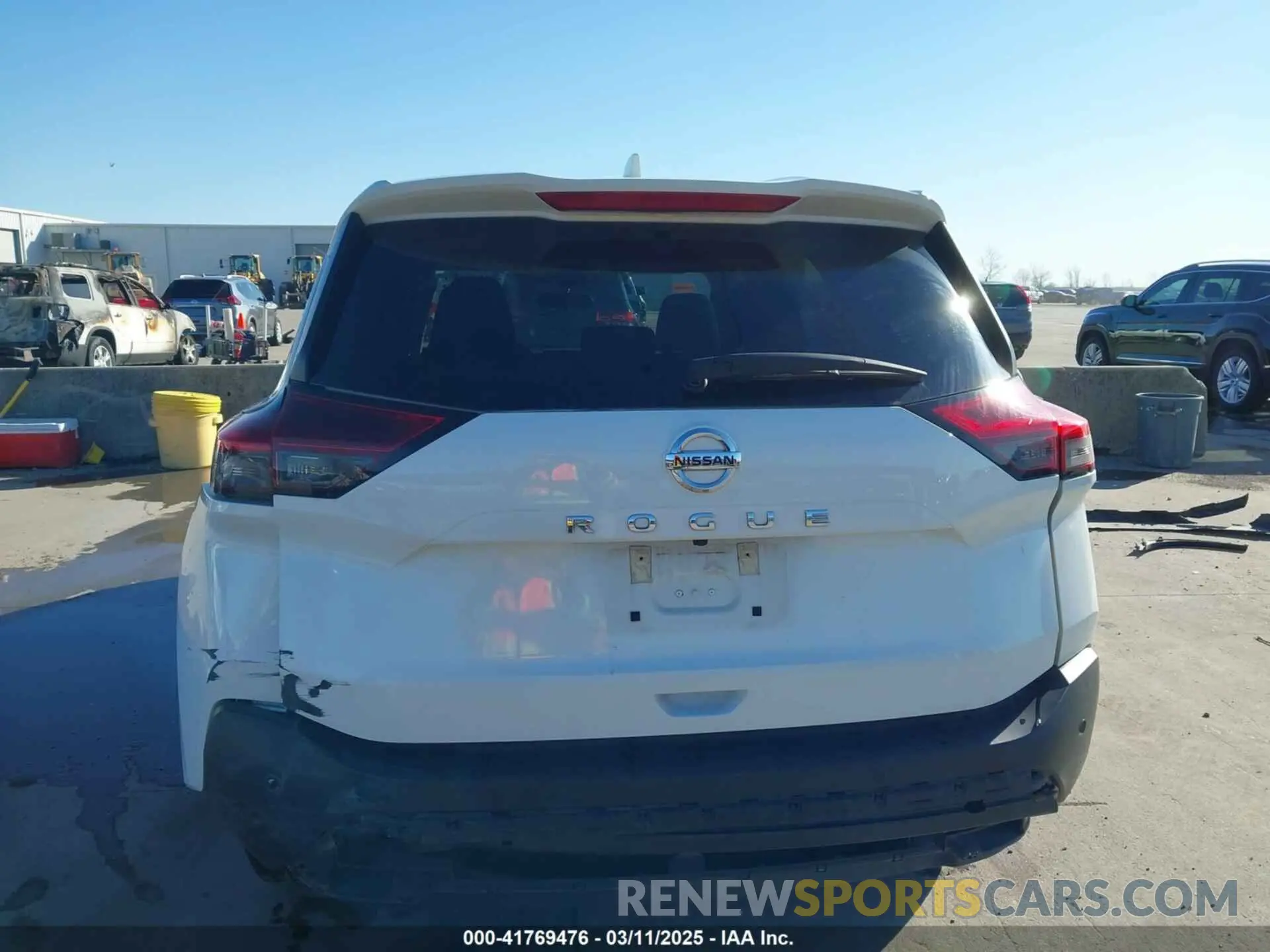 17 Photograph of a damaged car 5N1AT3AA5MC828775 NISSAN ROGUE 2021
