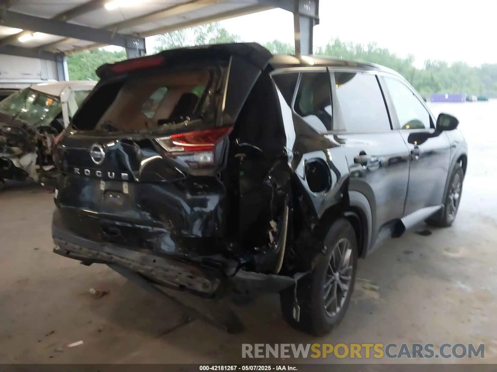 4 Photograph of a damaged car 5N1AT3AA6MC688333 NISSAN ROGUE 2021