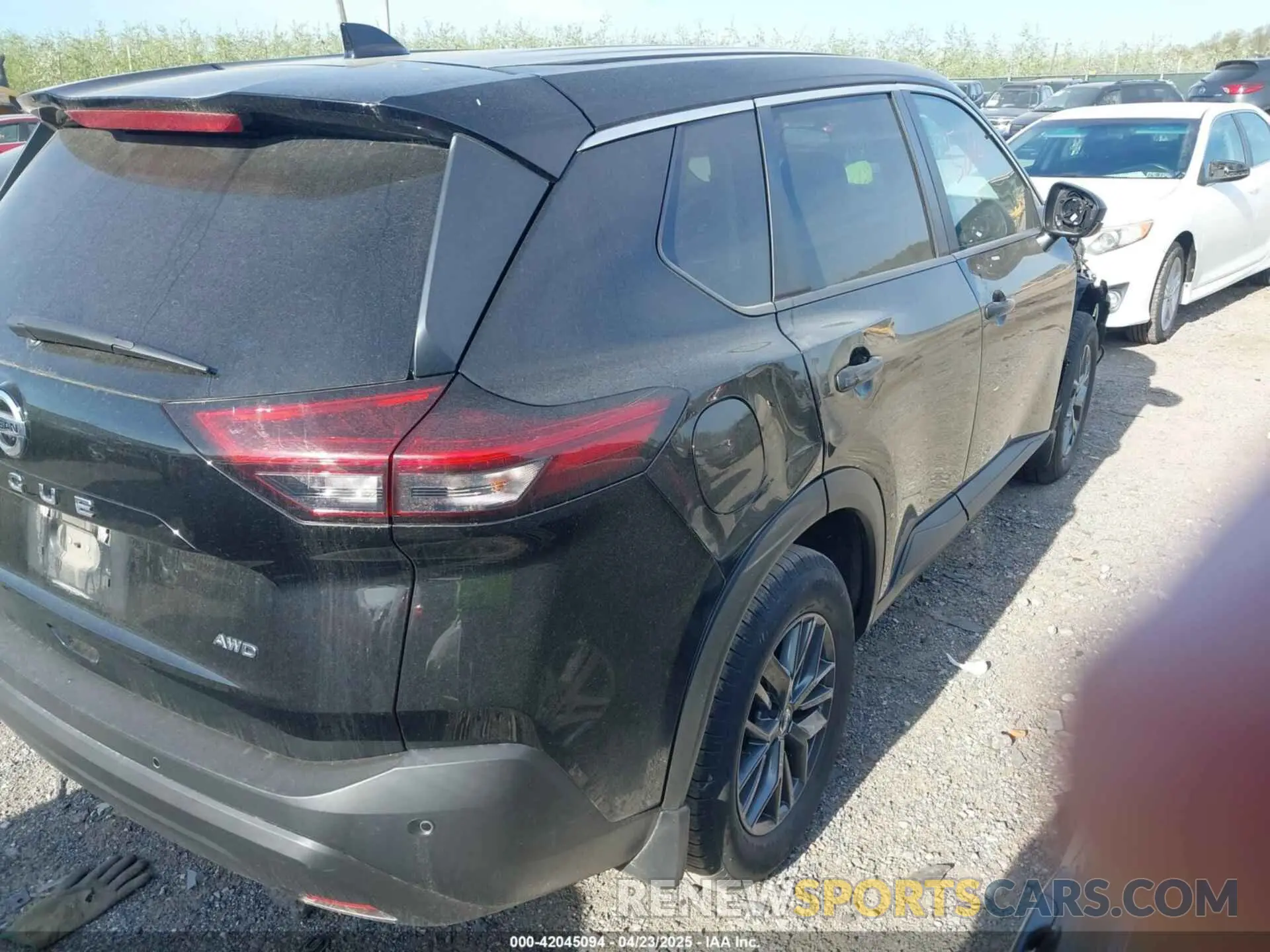 4 Photograph of a damaged car 5N1AT3AB0MC692340 NISSAN ROGUE 2021