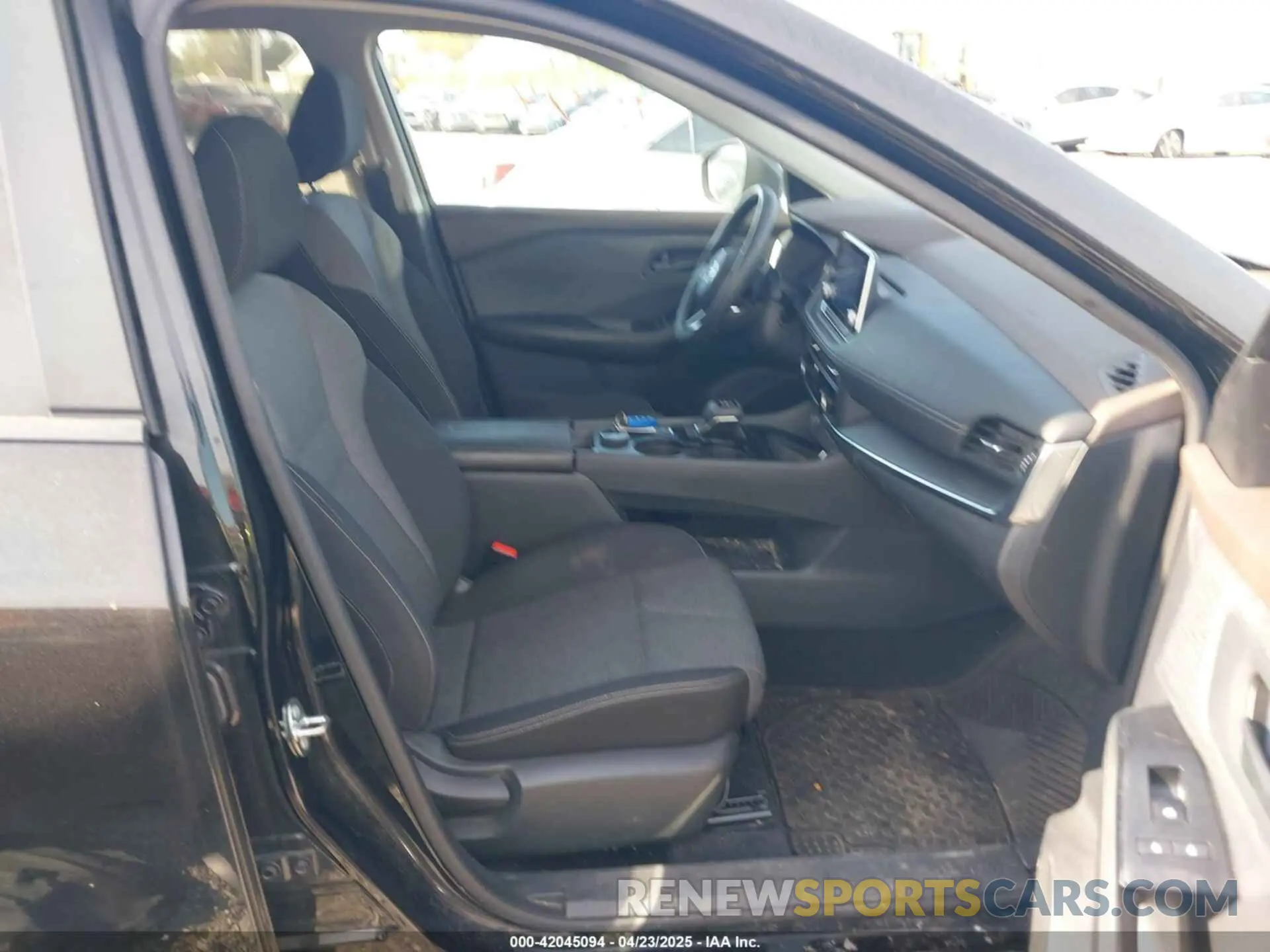 5 Photograph of a damaged car 5N1AT3AB0MC692340 NISSAN ROGUE 2021