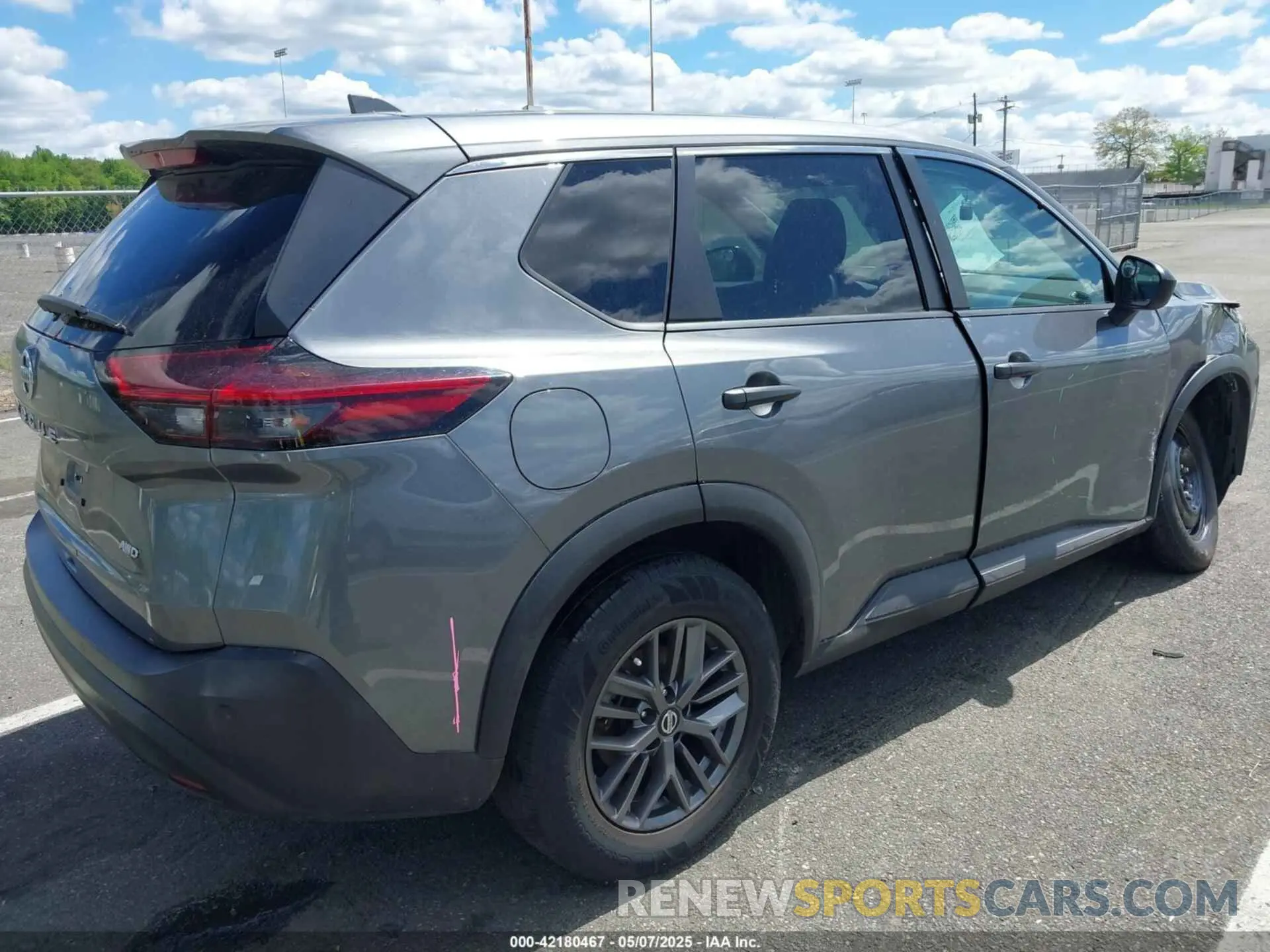 4 Photograph of a damaged car 5N1AT3AB2MC688421 NISSAN ROGUE 2021