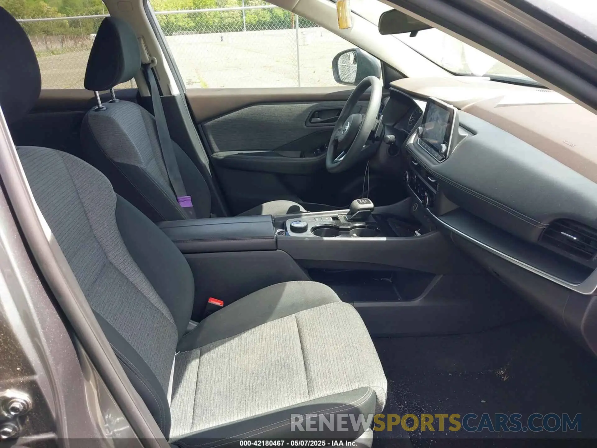 5 Photograph of a damaged car 5N1AT3AB2MC688421 NISSAN ROGUE 2021