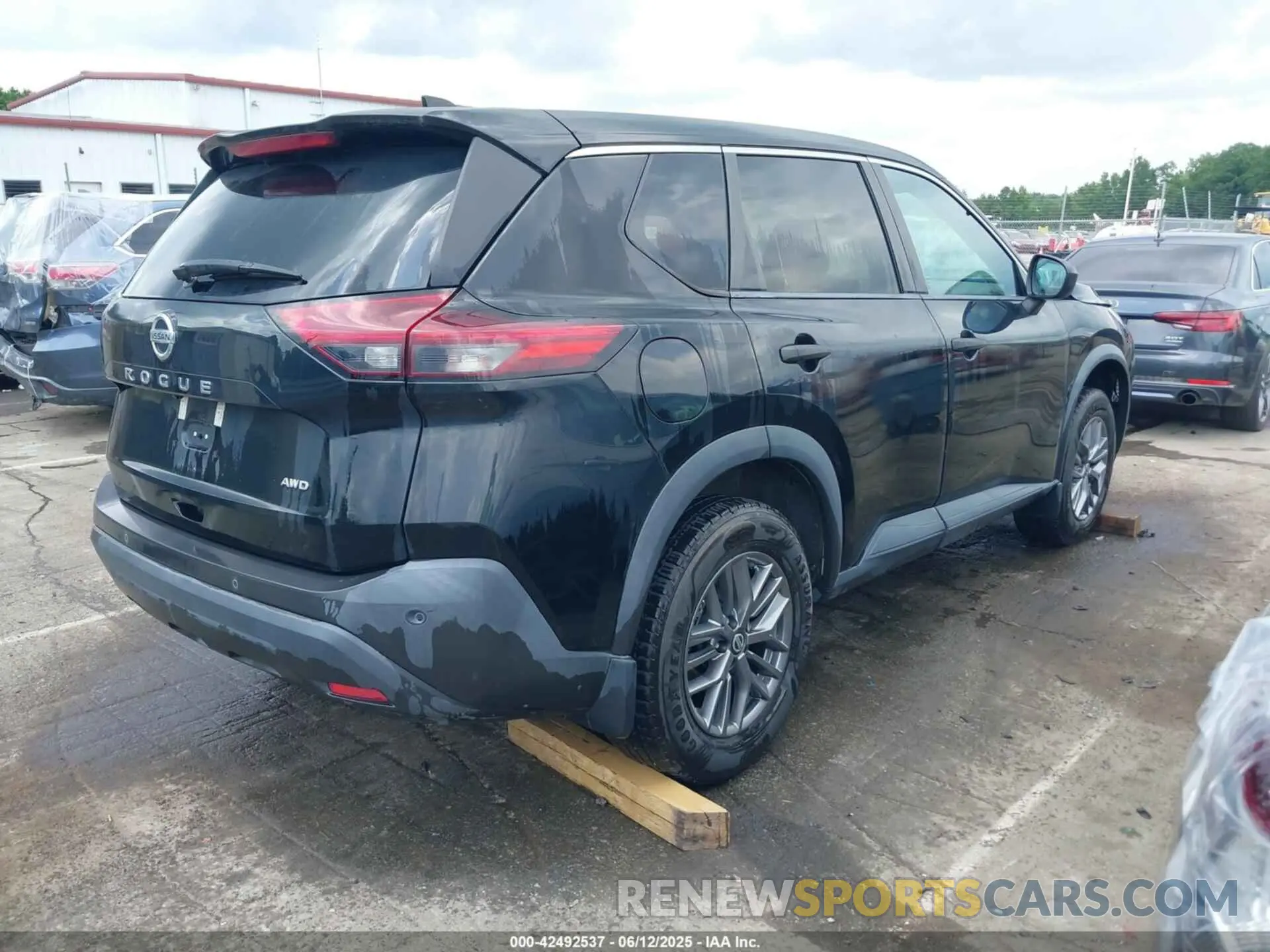 4 Photograph of a damaged car 5N1AT3AB6MC813632 NISSAN ROGUE 2021