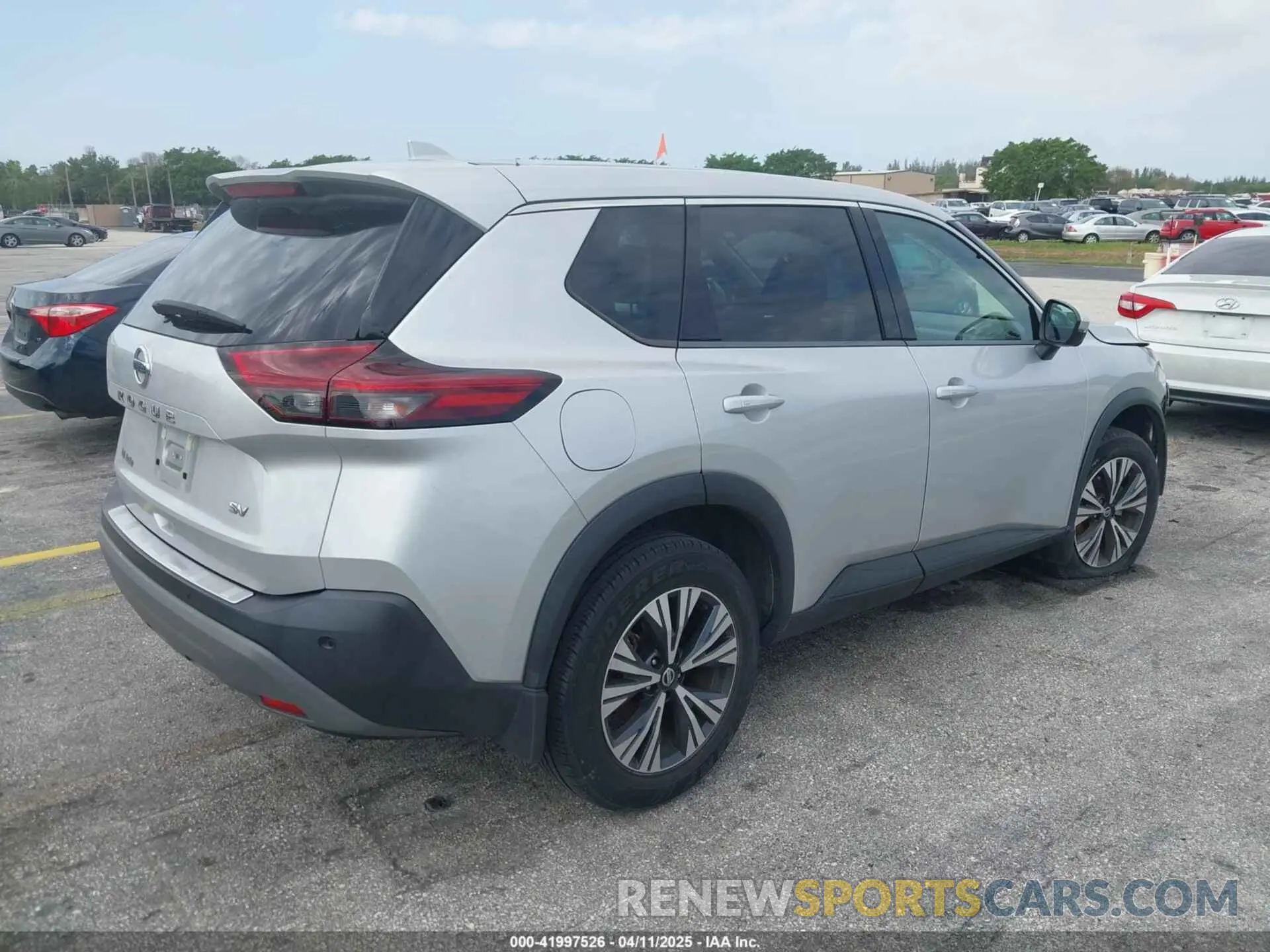 4 Photograph of a damaged car 5N1AT3BA0MC818444 NISSAN ROGUE 2021