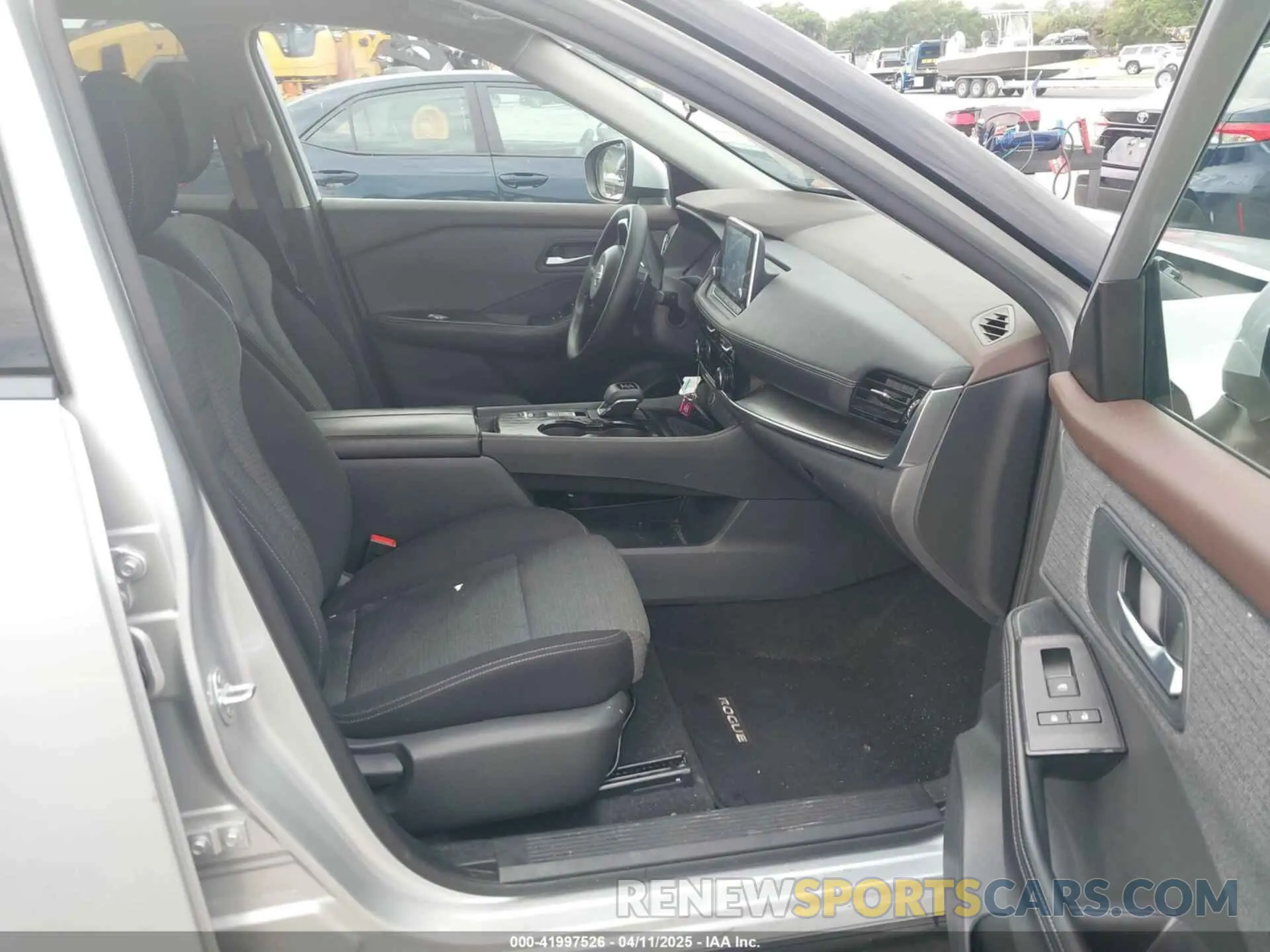 5 Photograph of a damaged car 5N1AT3BA0MC818444 NISSAN ROGUE 2021