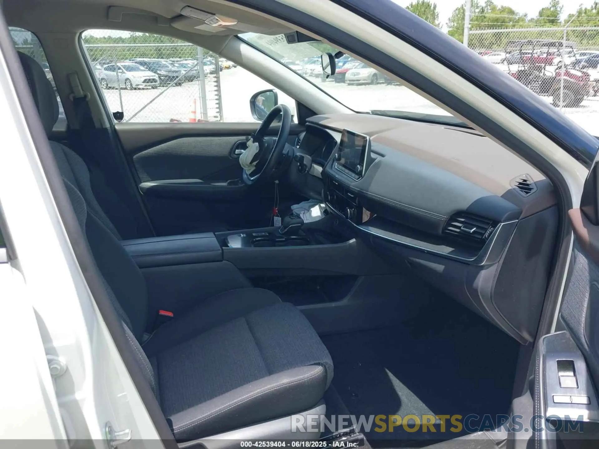 5 Photograph of a damaged car 5N1AT3BA0MC818654 NISSAN ROGUE 2021