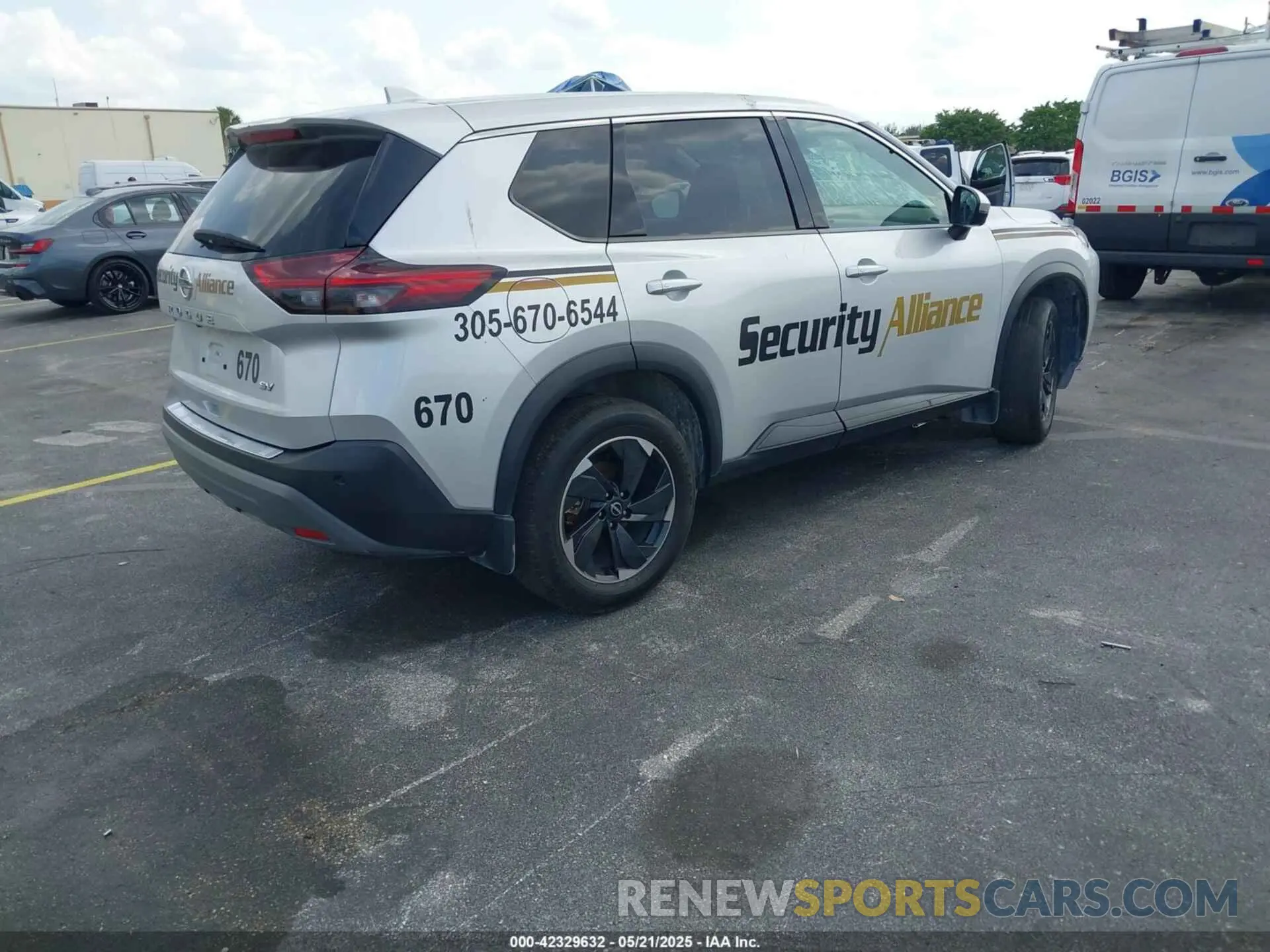 4 Photograph of a damaged car 5N1AT3BA2MC818462 NISSAN ROGUE 2021