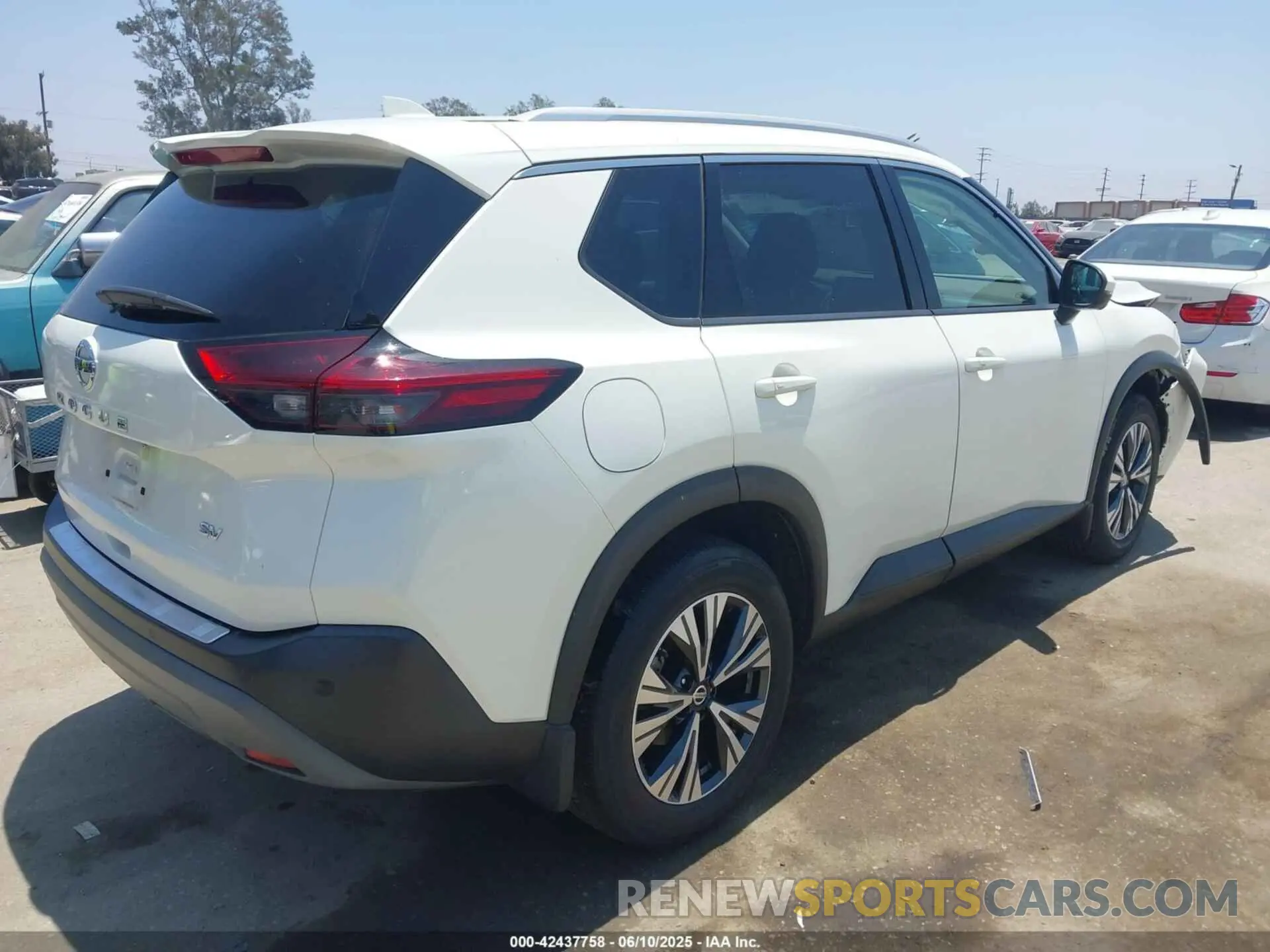 4 Photograph of a damaged car 5N1AT3BA4MC804966 NISSAN ROGUE 2021