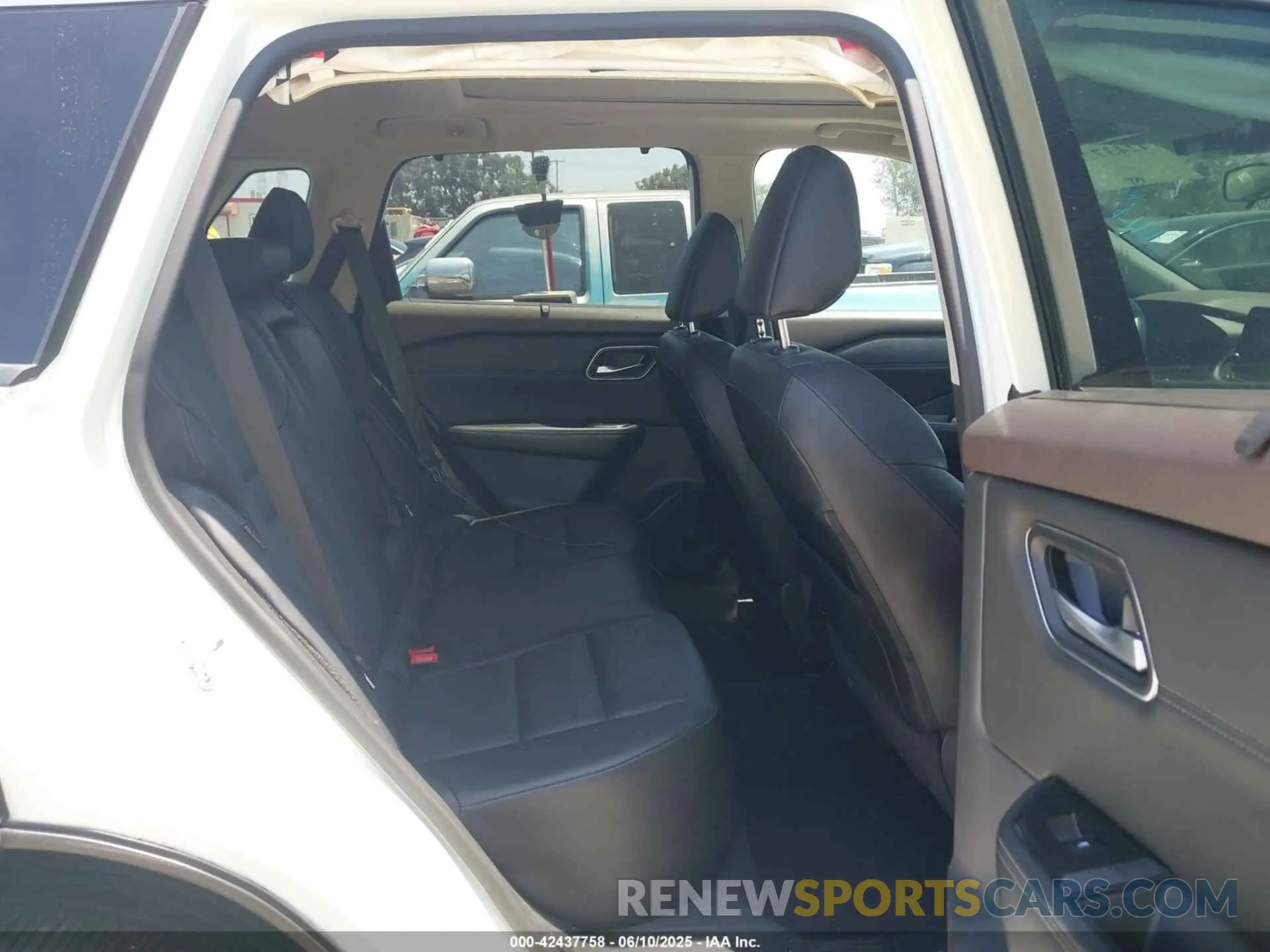 8 Photograph of a damaged car 5N1AT3BA4MC804966 NISSAN ROGUE 2021
