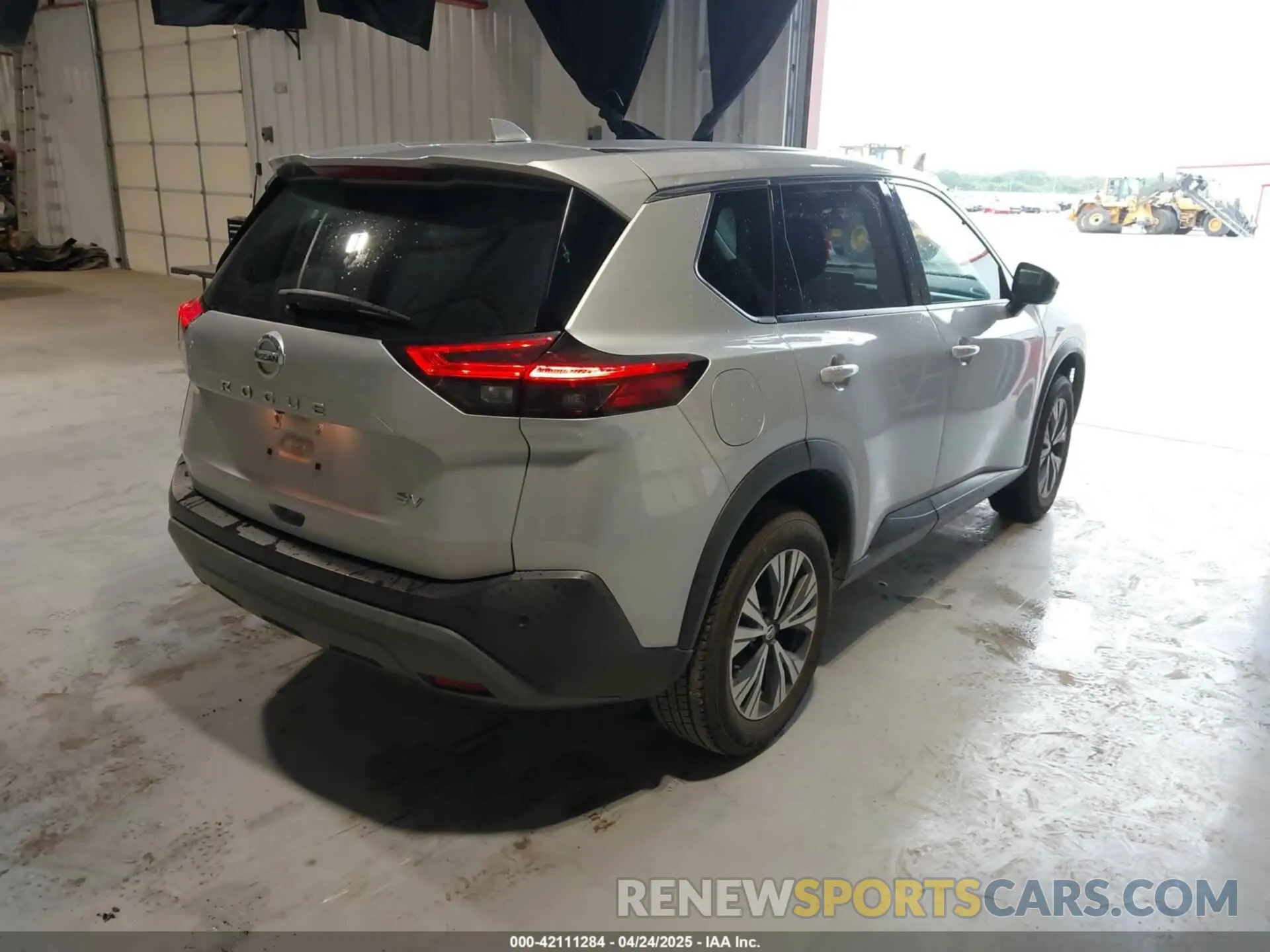 4 Photograph of a damaged car 5N1AT3BA5MC733308 NISSAN ROGUE 2021