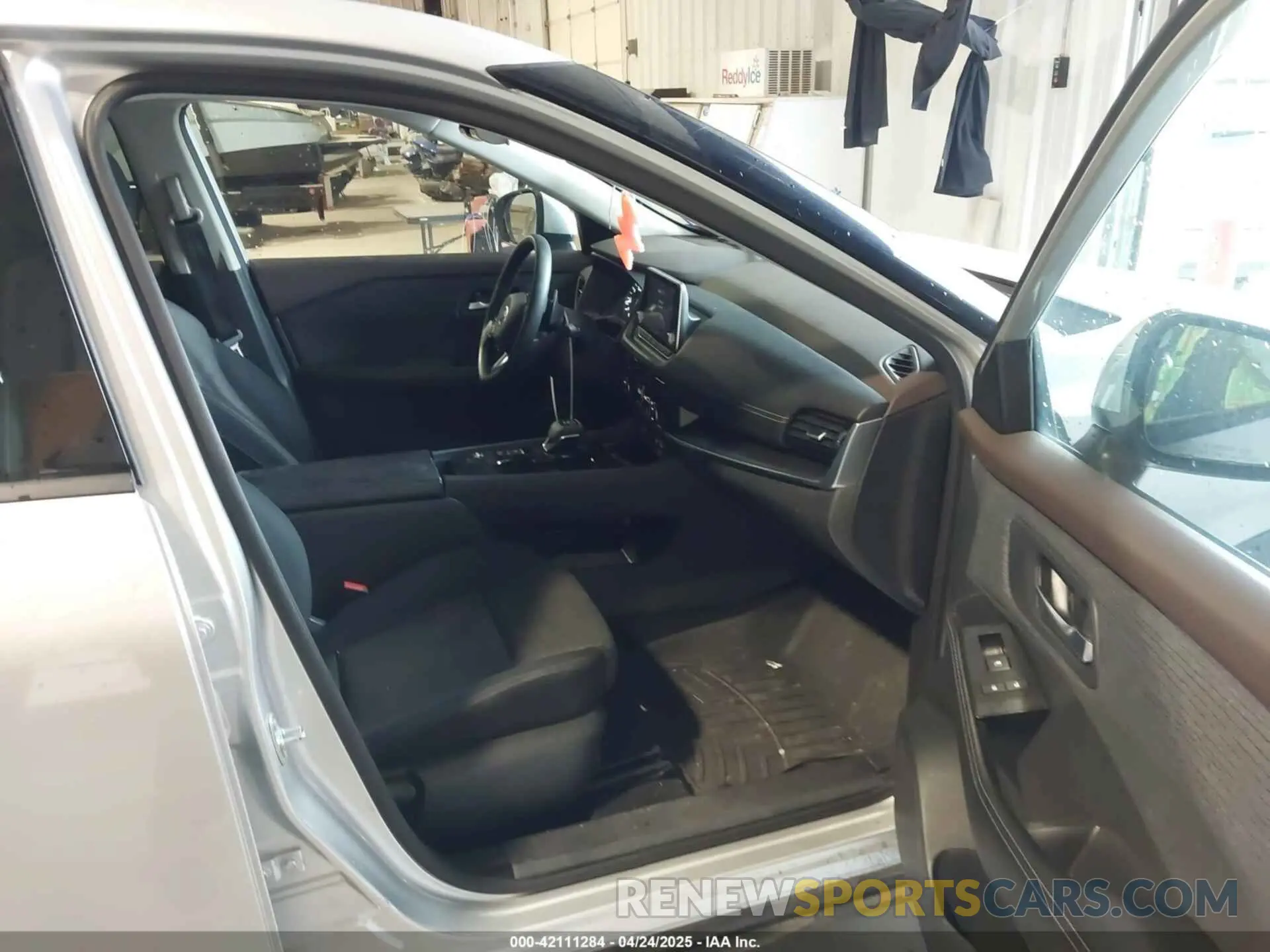 5 Photograph of a damaged car 5N1AT3BA5MC733308 NISSAN ROGUE 2021