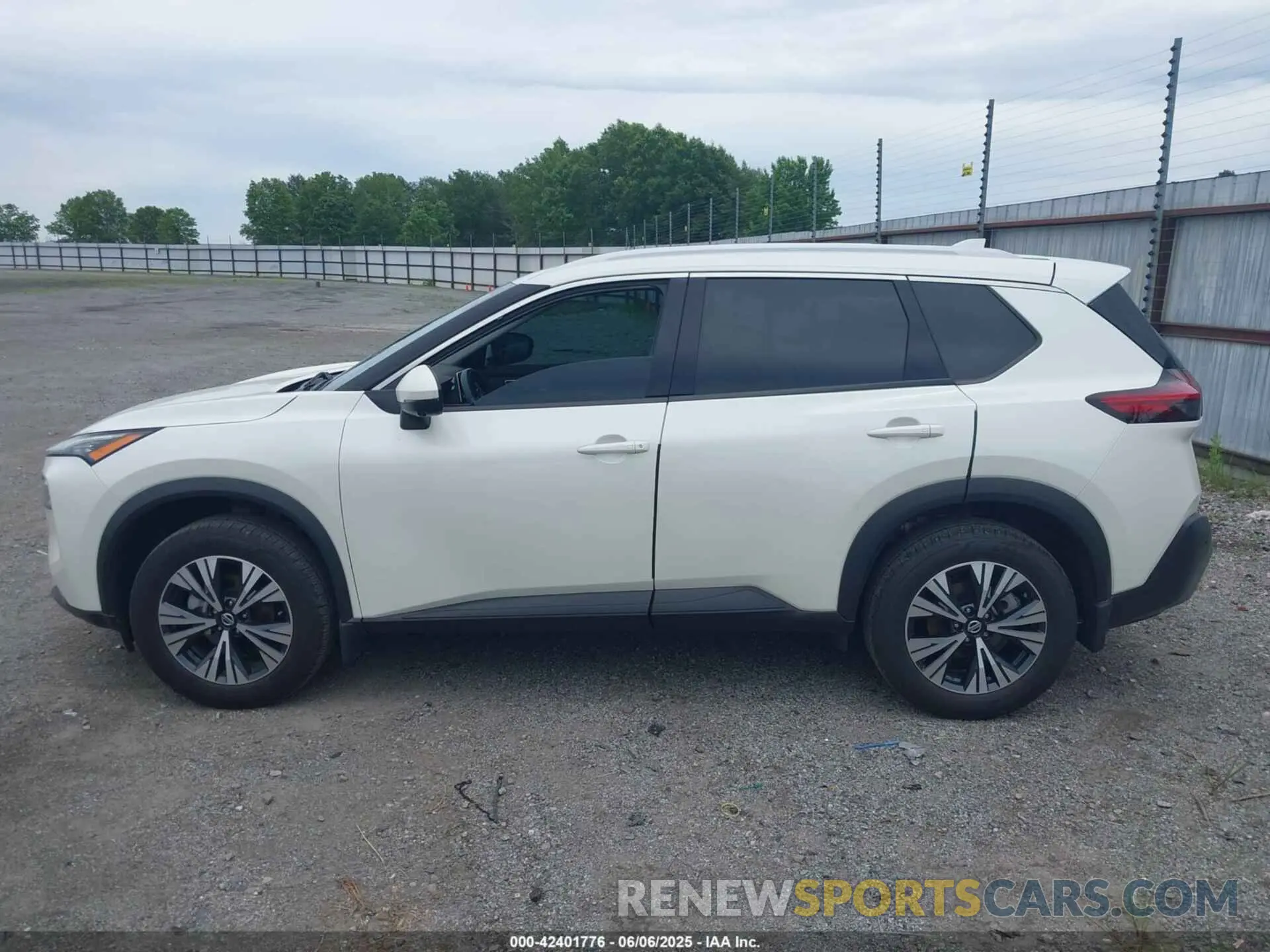 14 Photograph of a damaged car 5N1AT3BA9MC809337 NISSAN ROGUE 2021