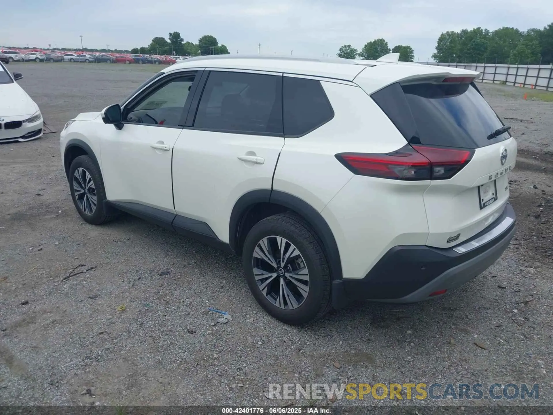 3 Photograph of a damaged car 5N1AT3BA9MC809337 NISSAN ROGUE 2021