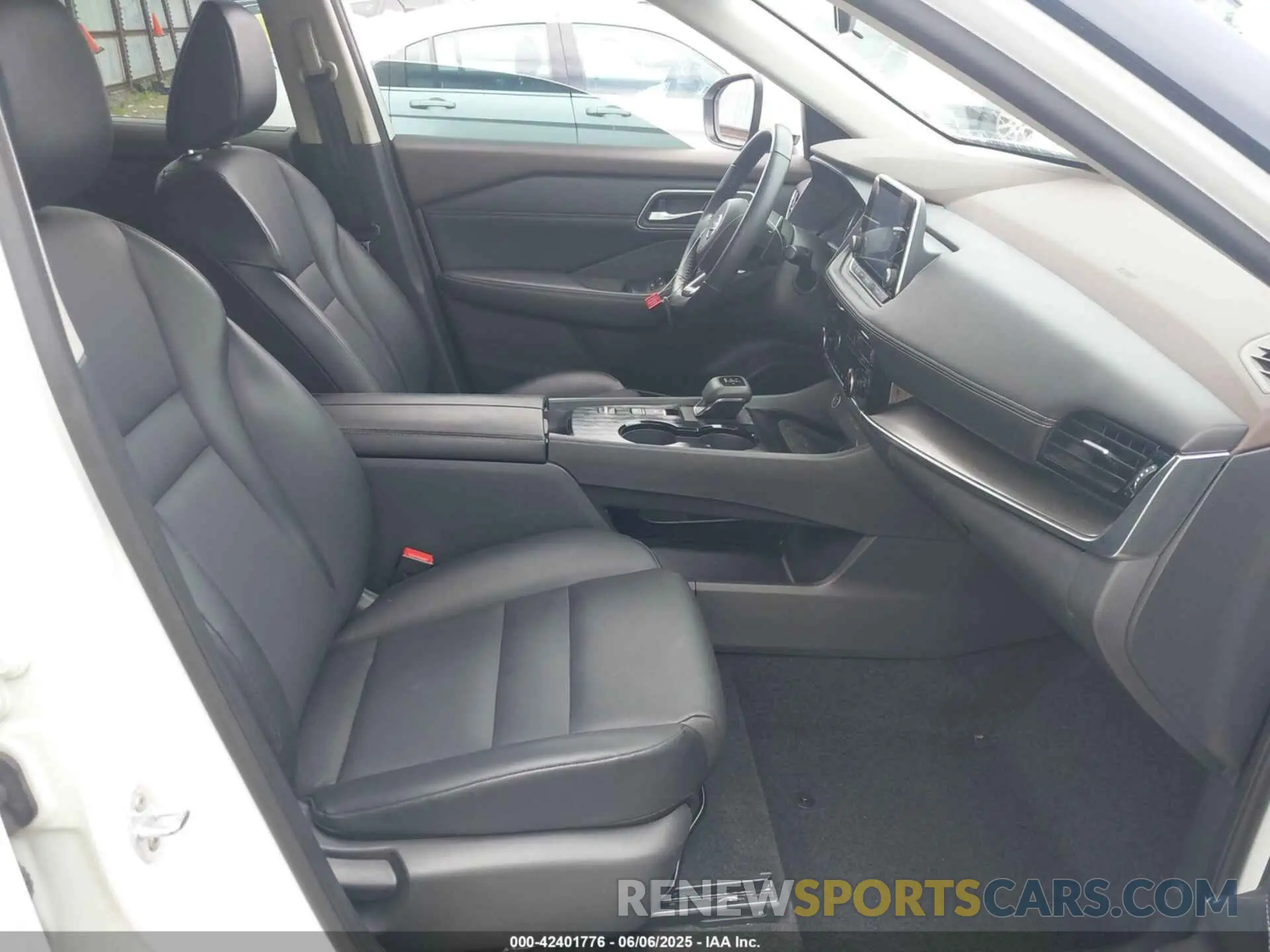 5 Photograph of a damaged car 5N1AT3BA9MC809337 NISSAN ROGUE 2021