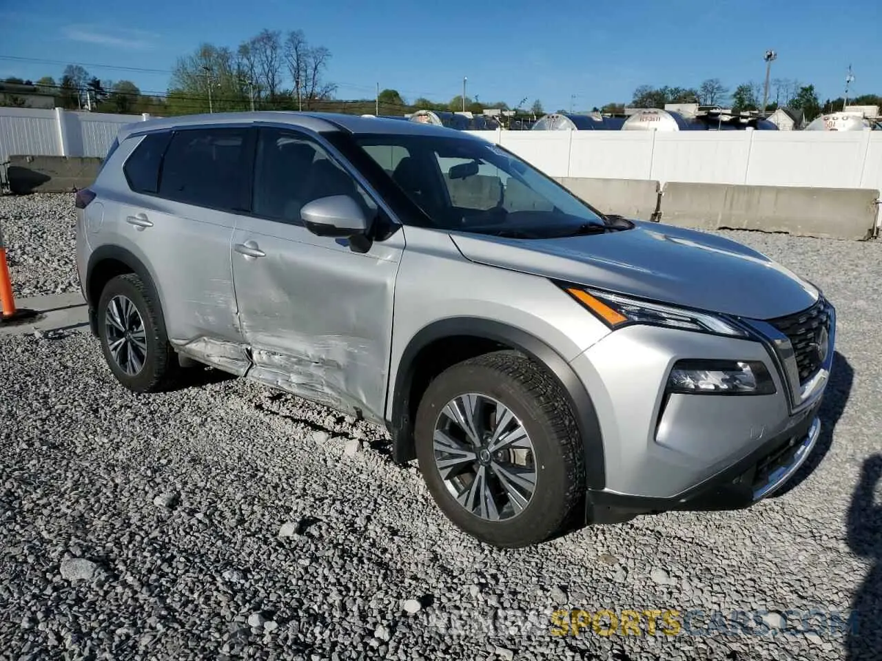 4 Photograph of a damaged car 5N1AT3BA9MC820077 NISSAN ROGUE 2021