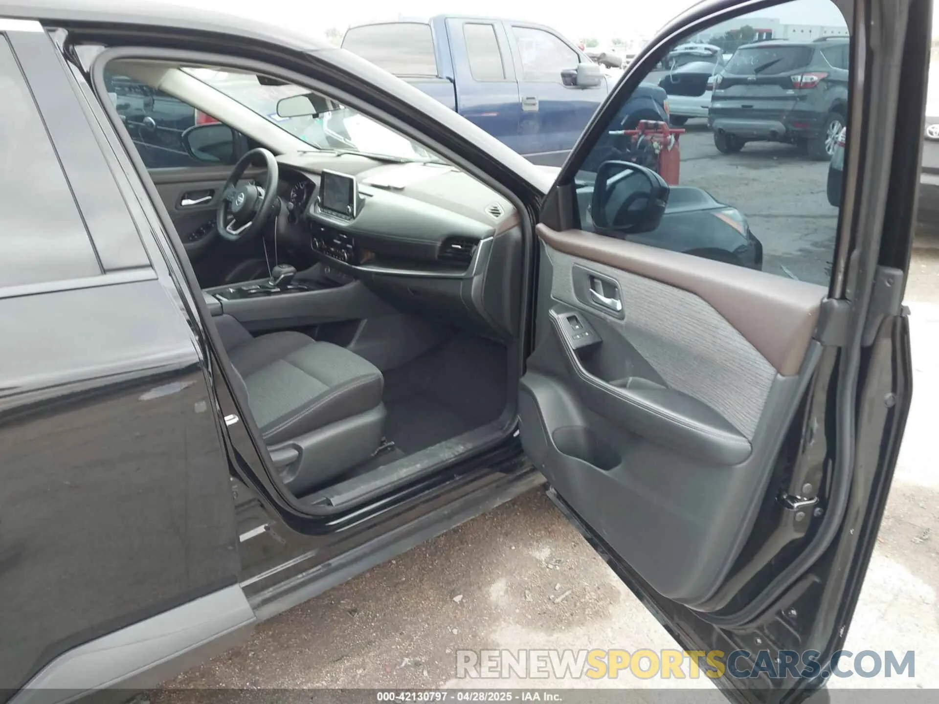 5 Photograph of a damaged car 5N1AT3BAXMC780382 NISSAN ROGUE 2021