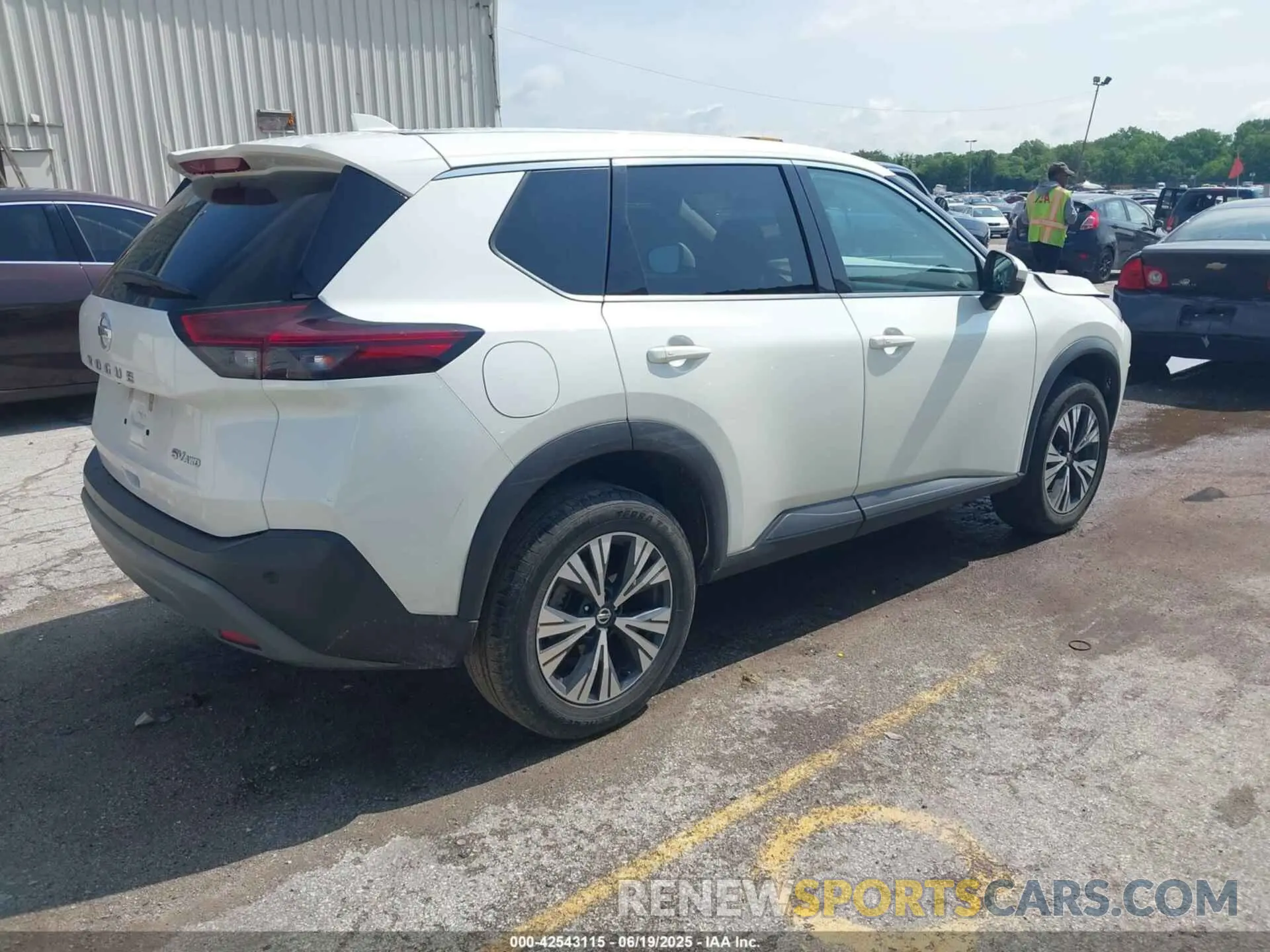 4 Photograph of a damaged car 5N1AT3BB1MC791070 NISSAN ROGUE 2021