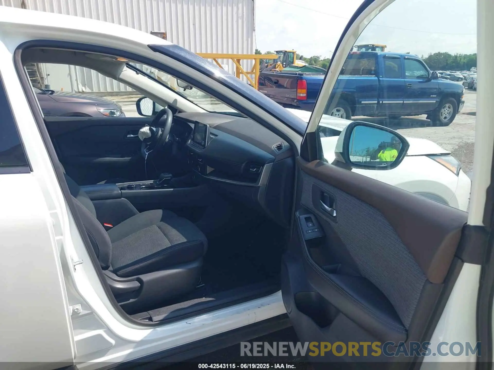 5 Photograph of a damaged car 5N1AT3BB1MC791070 NISSAN ROGUE 2021