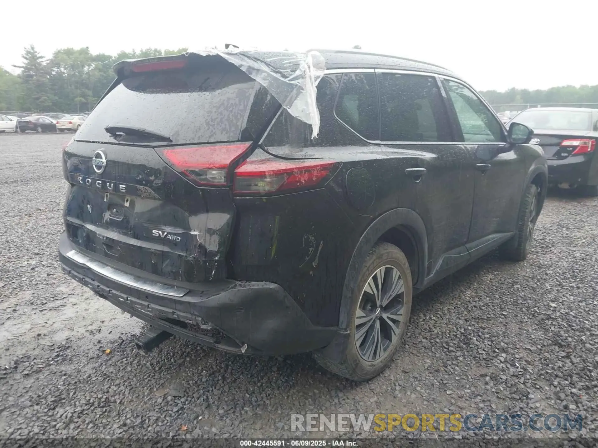 4 Photograph of a damaged car 5N1AT3BB5MC810400 NISSAN ROGUE 2021