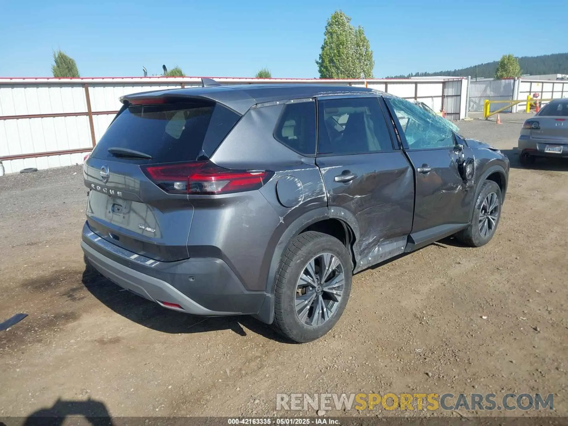 4 Photograph of a damaged car 5N1AT3BB5MC821400 NISSAN ROGUE 2021
