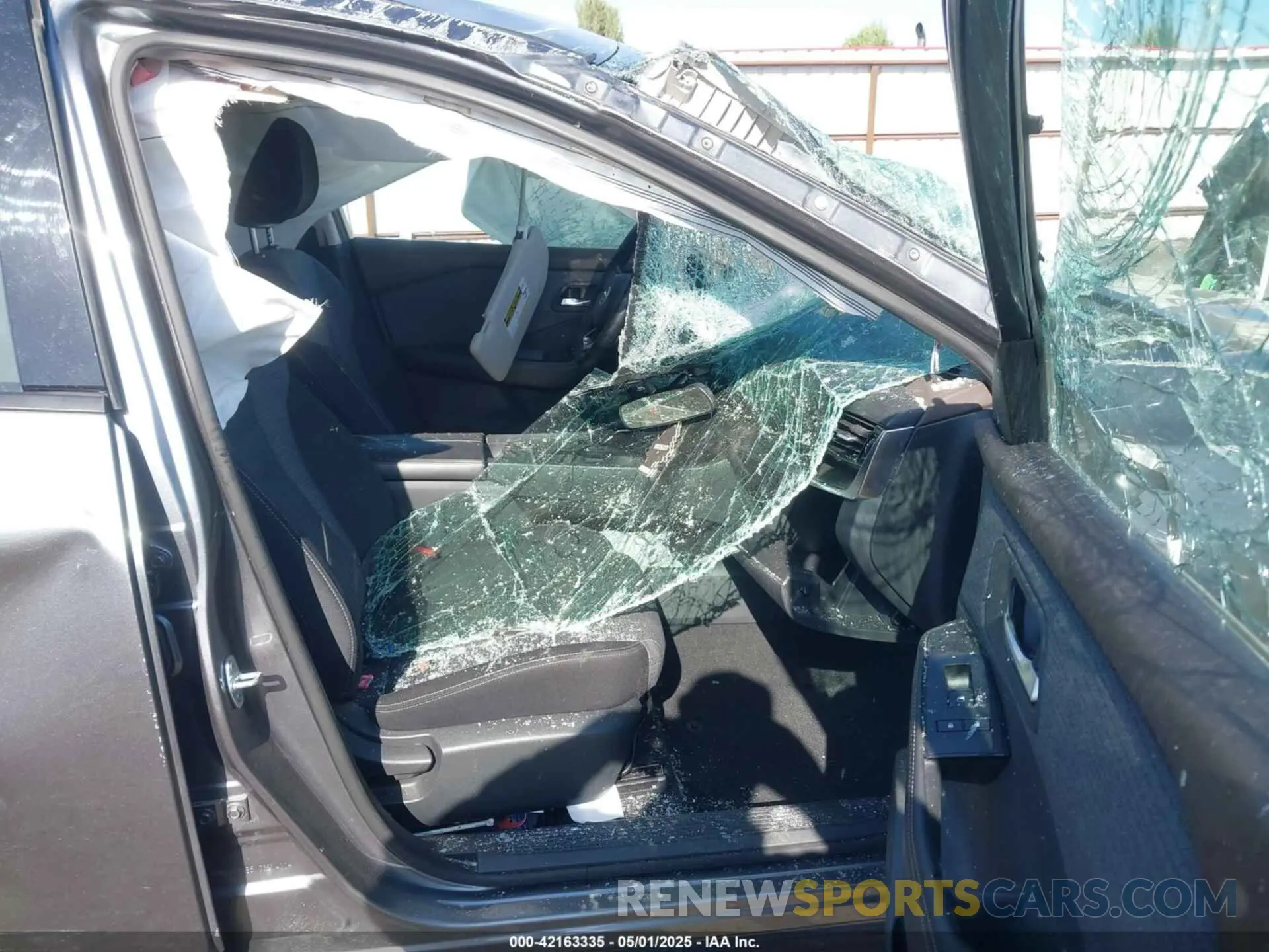 5 Photograph of a damaged car 5N1AT3BB5MC821400 NISSAN ROGUE 2021