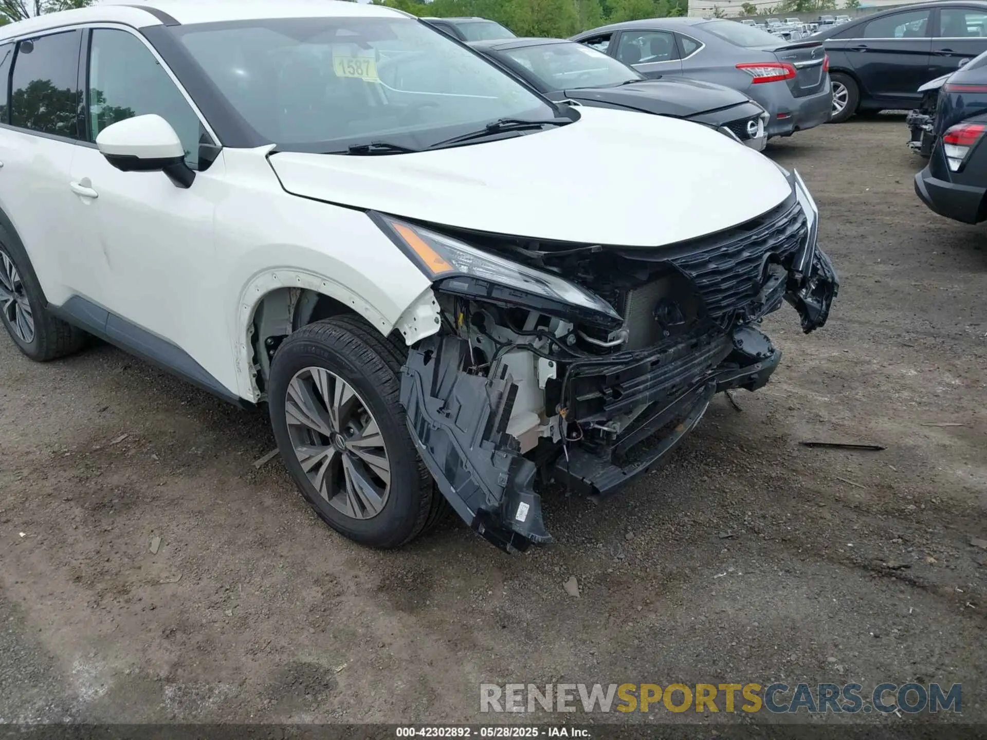 17 Photograph of a damaged car 5N1AT3BB6MC783448 NISSAN ROGUE 2021