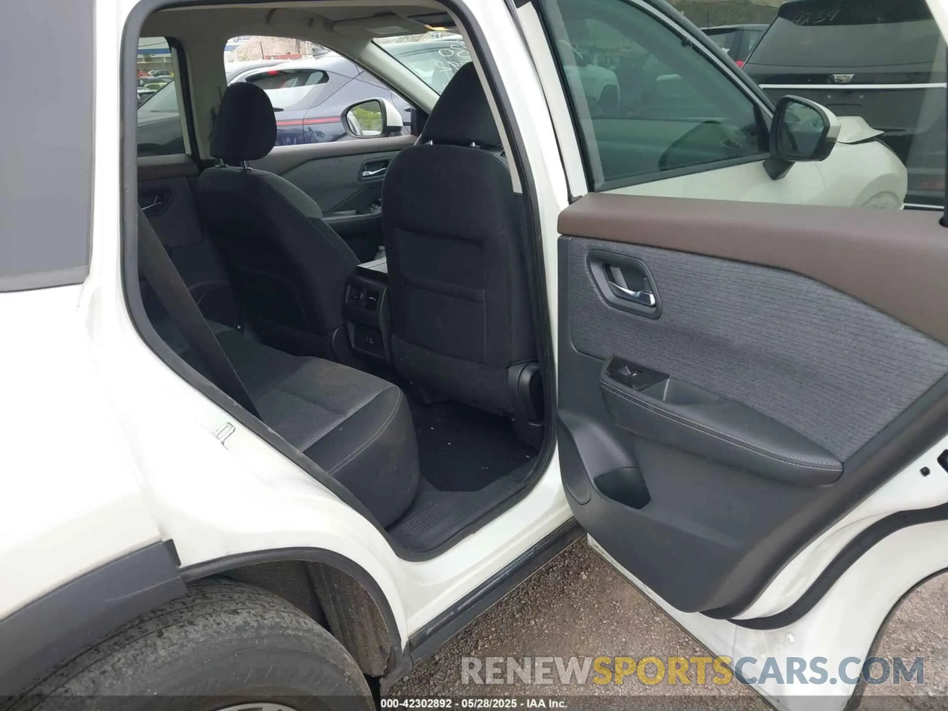 8 Photograph of a damaged car 5N1AT3BB6MC783448 NISSAN ROGUE 2021