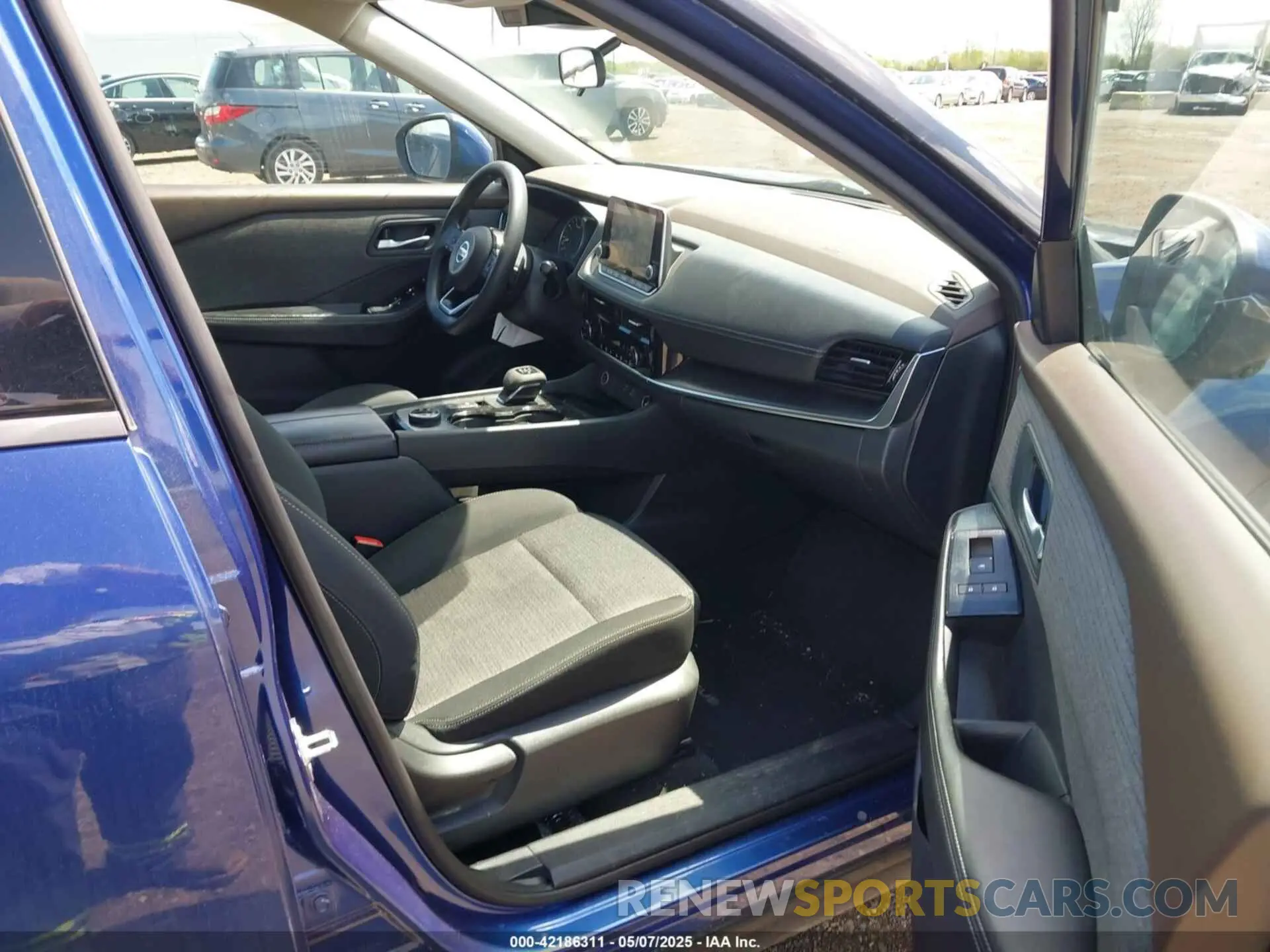 5 Photograph of a damaged car 5N1AT3BB7MC772359 NISSAN ROGUE 2021