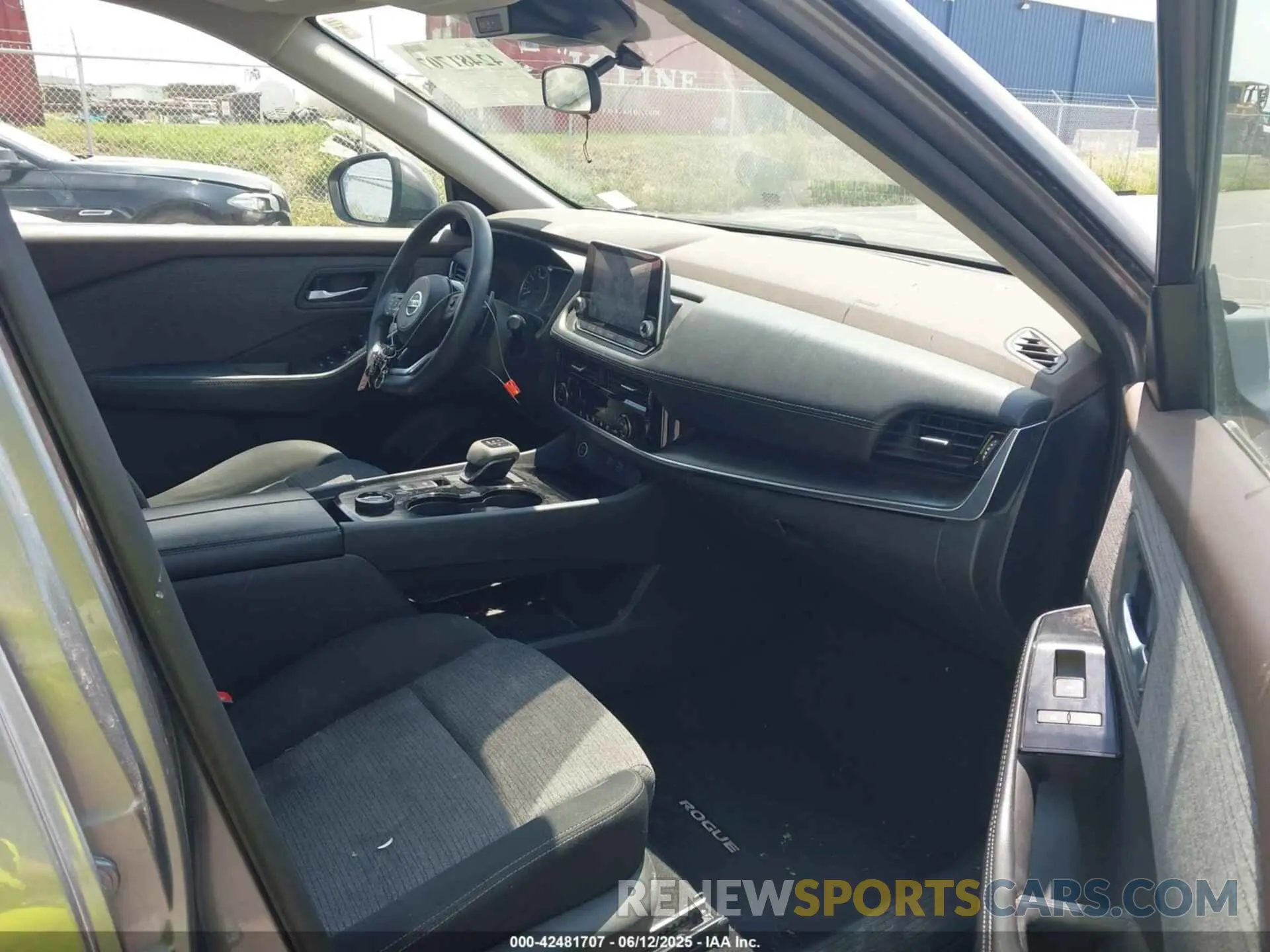 5 Photograph of a damaged car 5N1AT3BB8MC748975 NISSAN ROGUE 2021