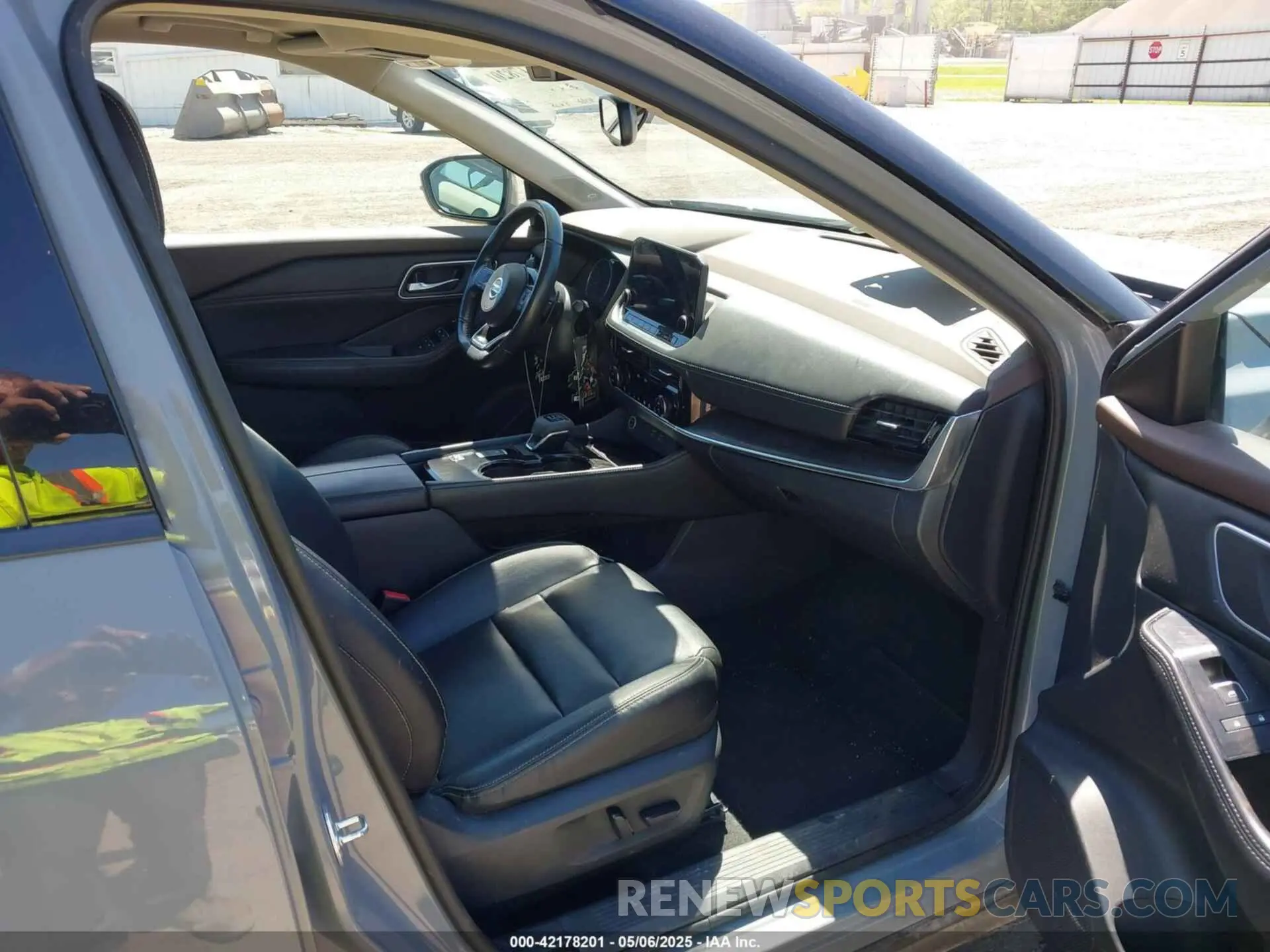 5 Photograph of a damaged car 5N1AT3CA3MC718899 NISSAN ROGUE 2021