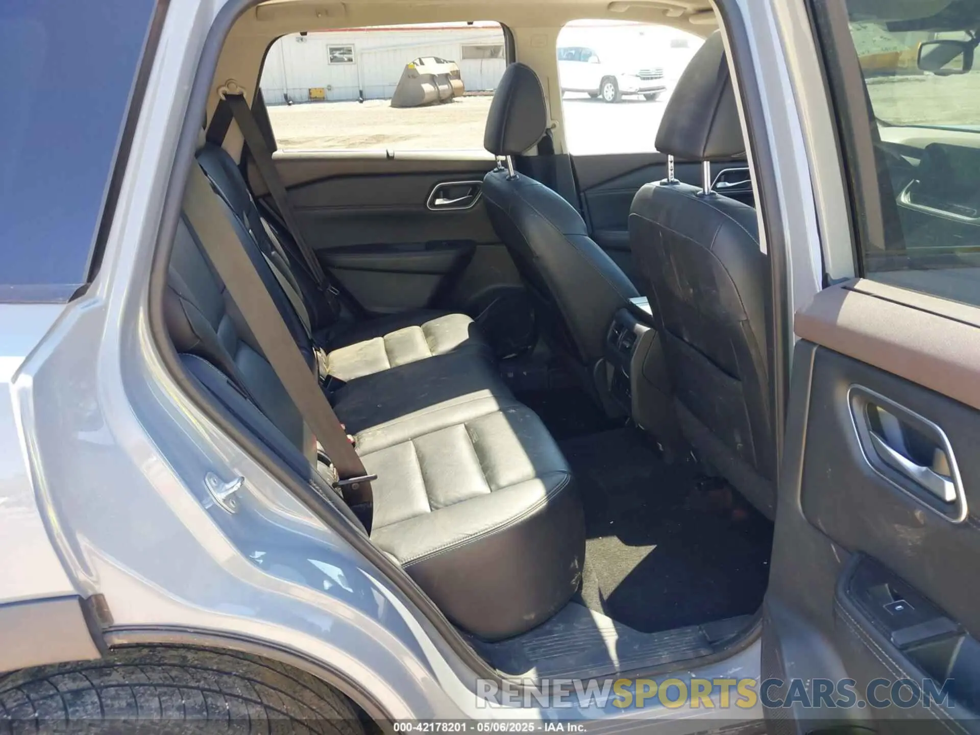 8 Photograph of a damaged car 5N1AT3CA3MC718899 NISSAN ROGUE 2021
