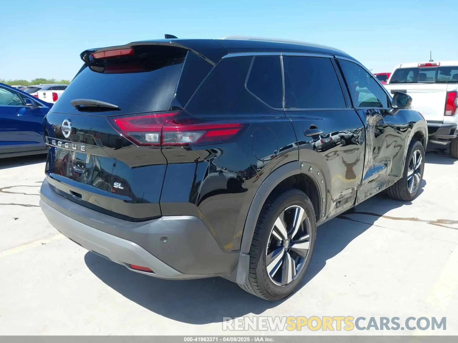 4 Photograph of a damaged car 5N1AT3CA8MC684040 NISSAN ROGUE 2021