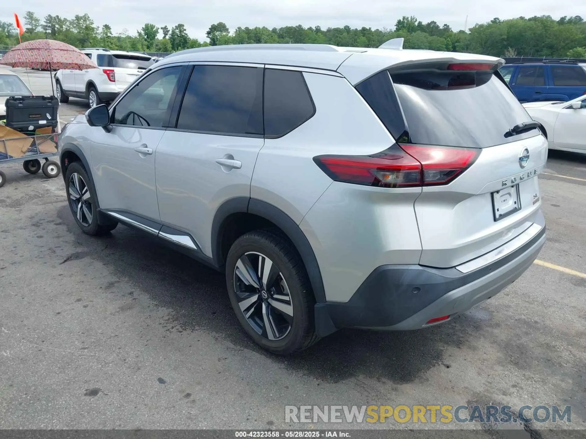 3 Photograph of a damaged car 5N1AT3CAXMC818465 NISSAN ROGUE 2021