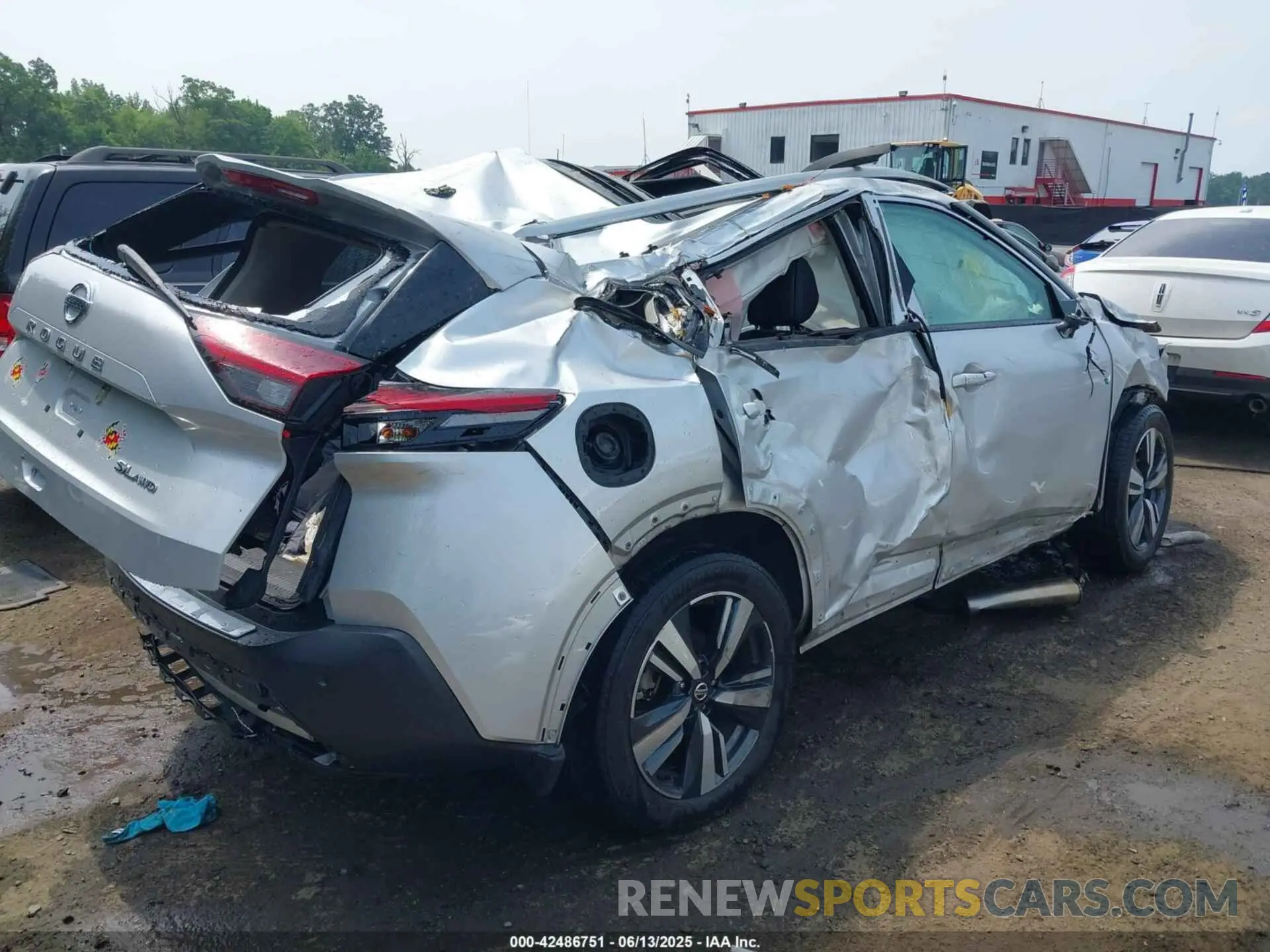 4 Photograph of a damaged car 5N1AT3CB4MC704633 NISSAN ROGUE 2021