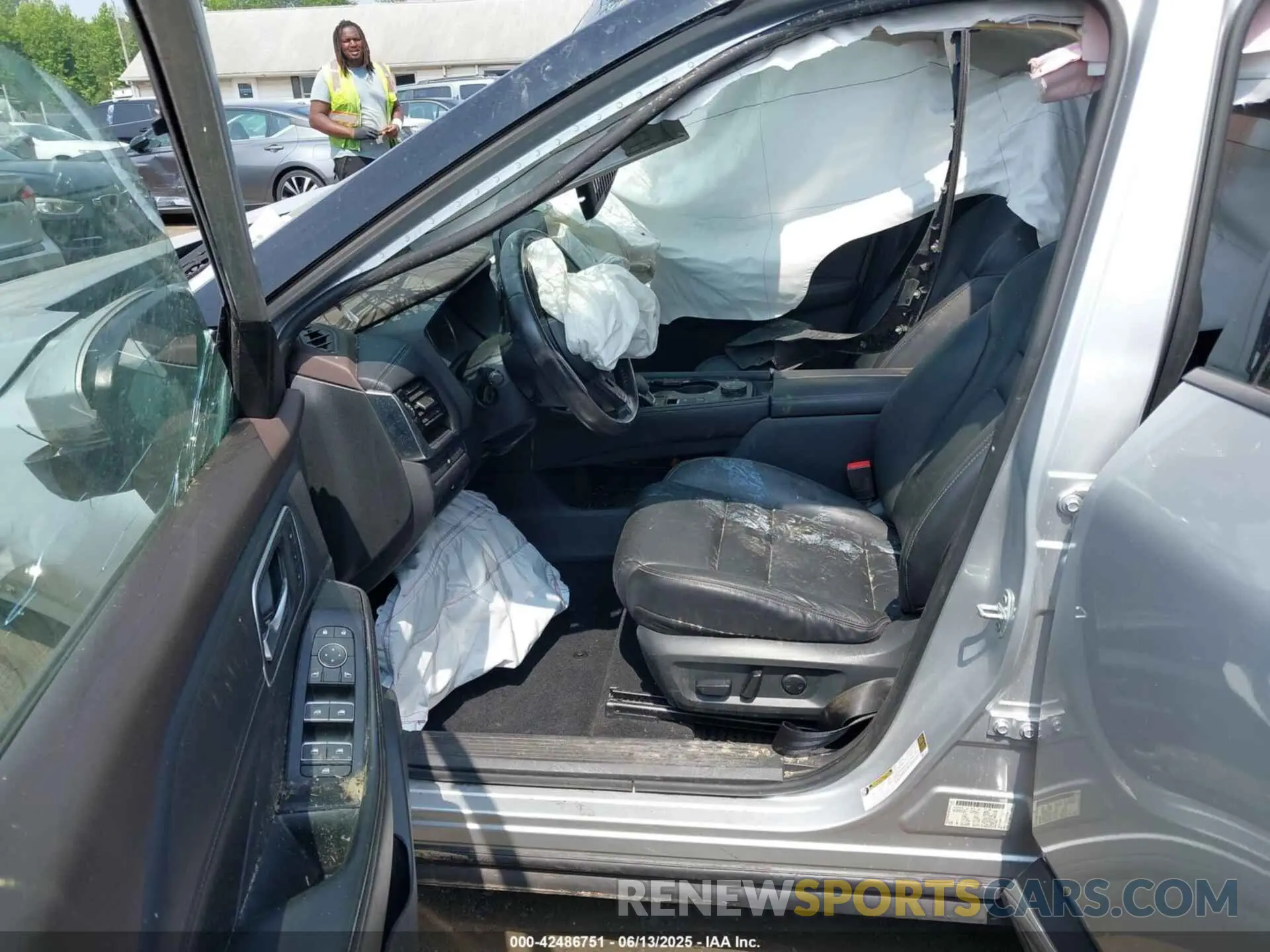 5 Photograph of a damaged car 5N1AT3CB4MC704633 NISSAN ROGUE 2021