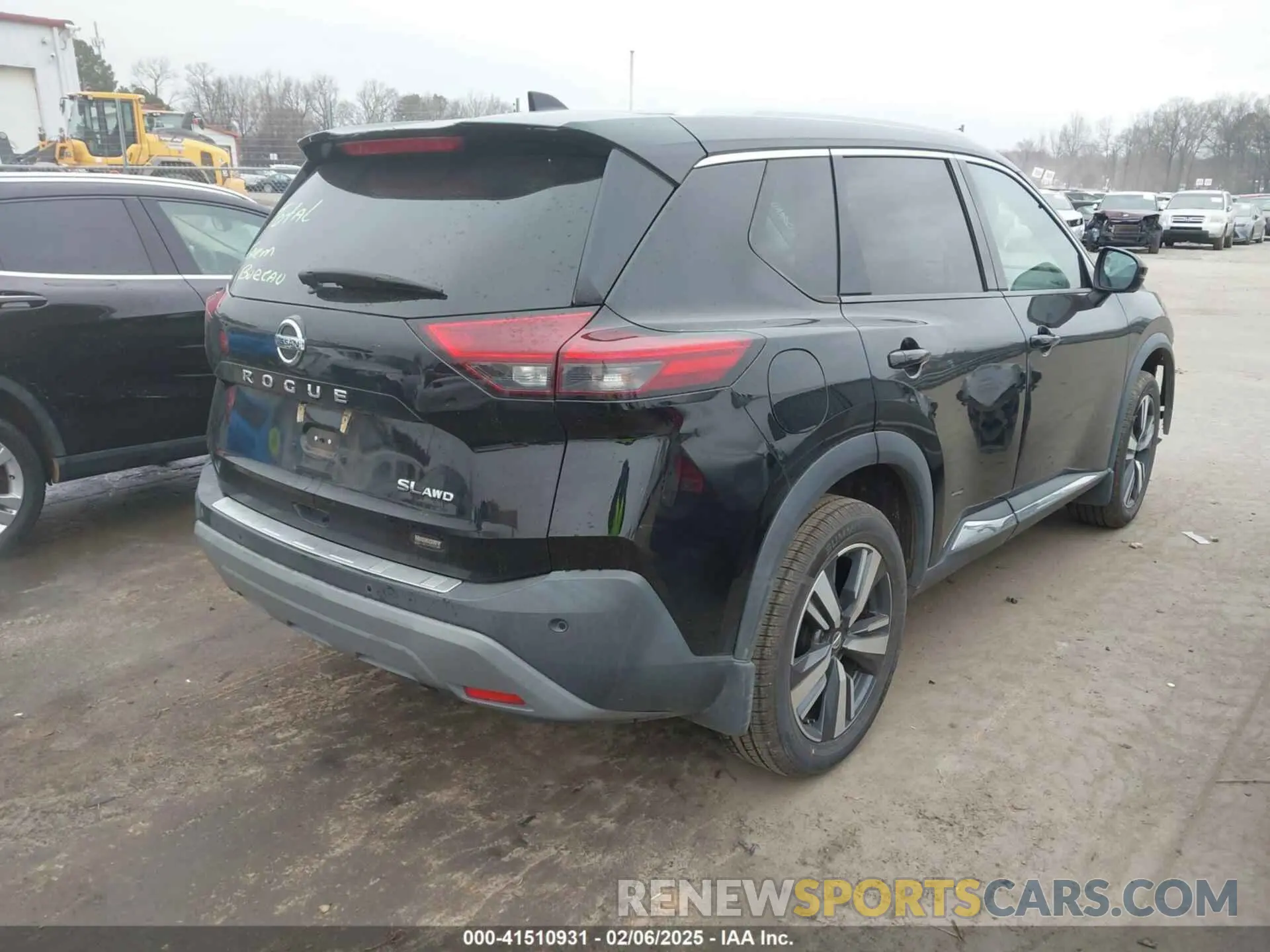 4 Photograph of a damaged car 5N1AT3CB6MC679167 NISSAN ROGUE 2021