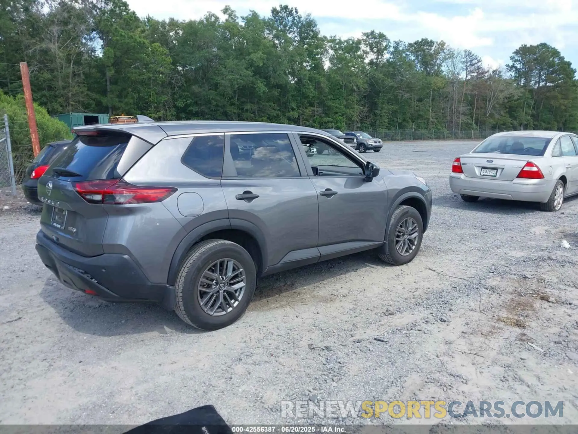 4 Photograph of a damaged car JN8AT3AA9MW004401 NISSAN ROGUE 2021