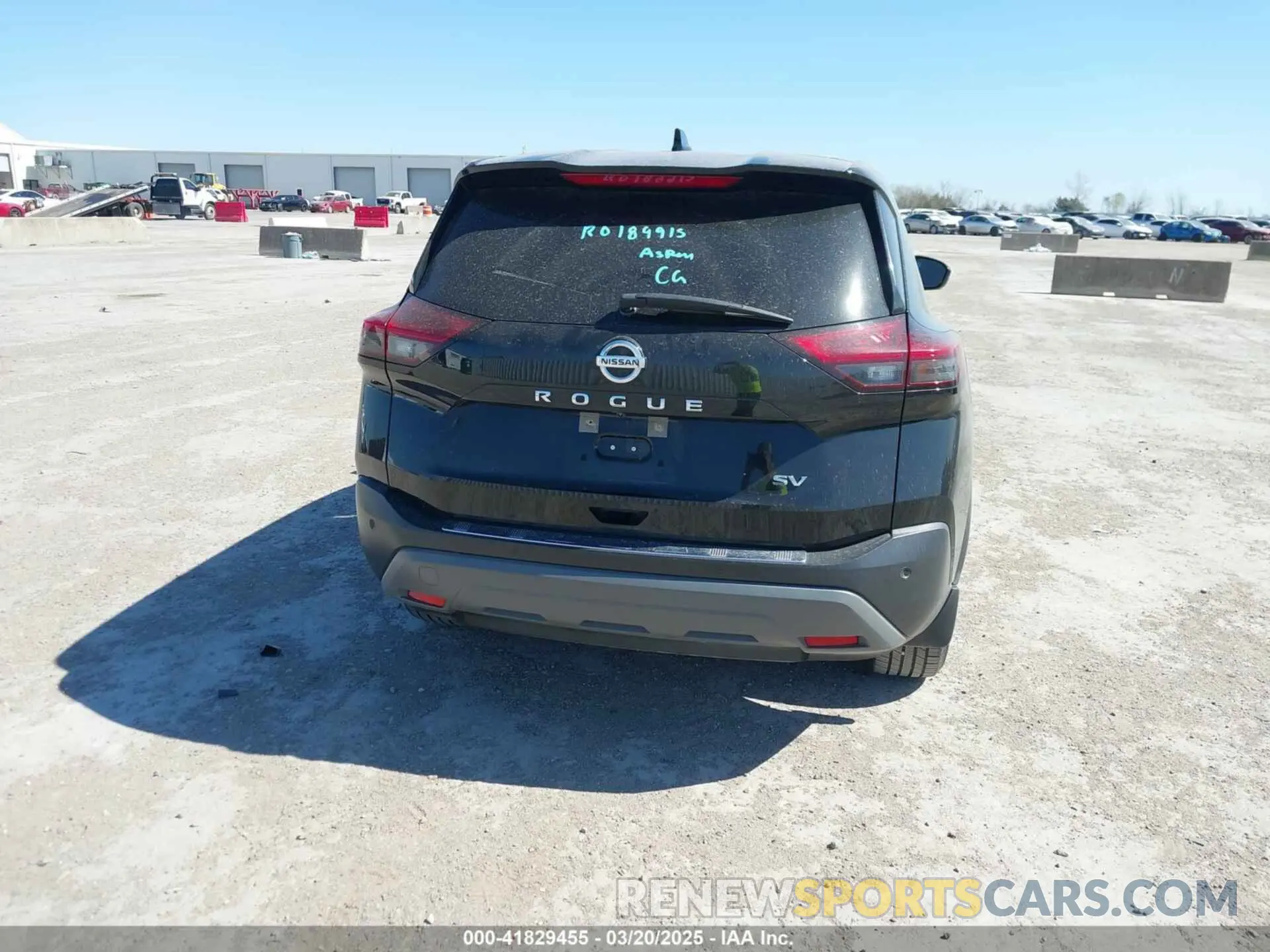 17 Photograph of a damaged car JN8AT3BA7MW021938 NISSAN ROGUE 2021