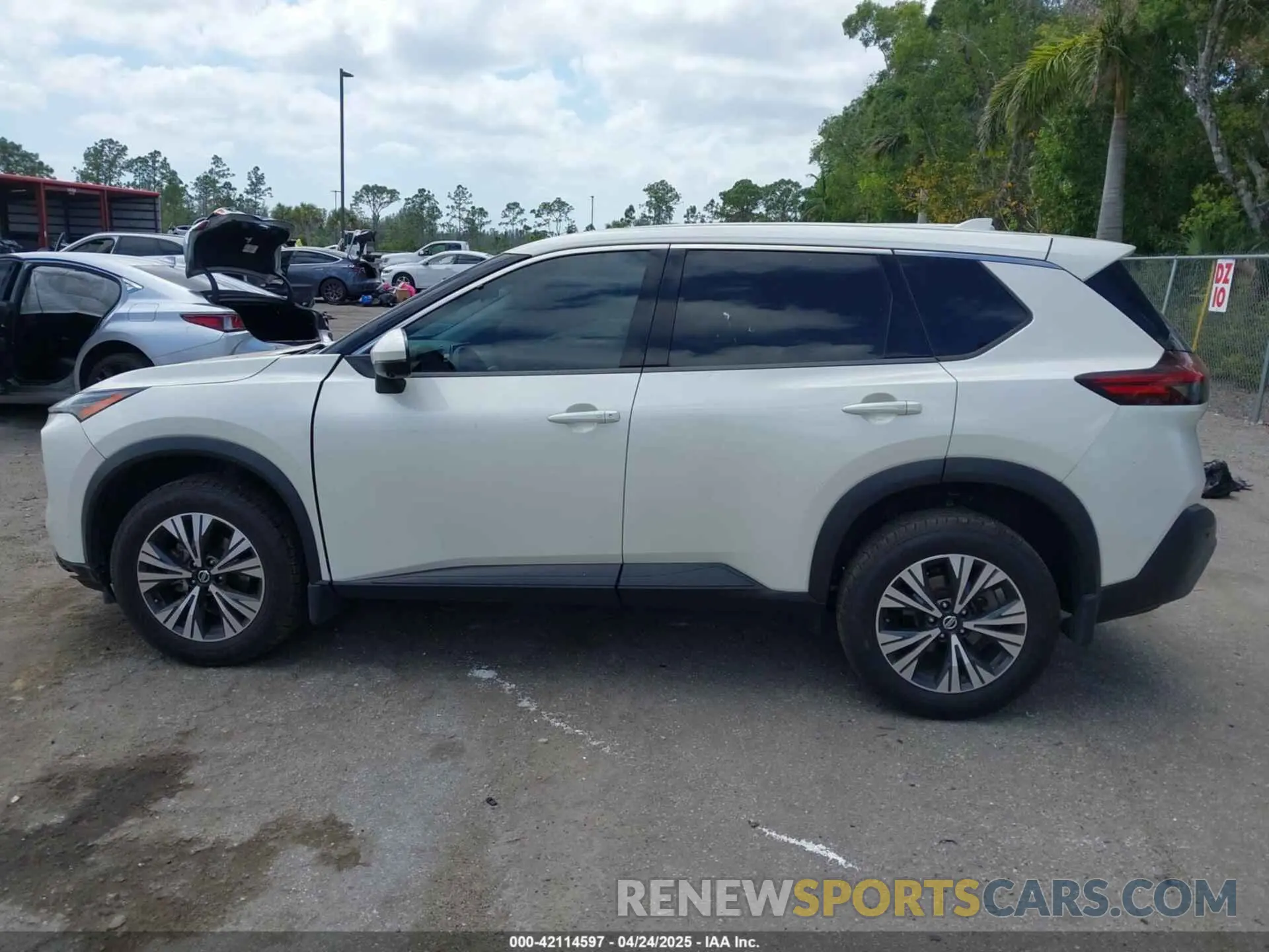 14 Photograph of a damaged car JN8AT3BA8MW011015 NISSAN ROGUE 2021
