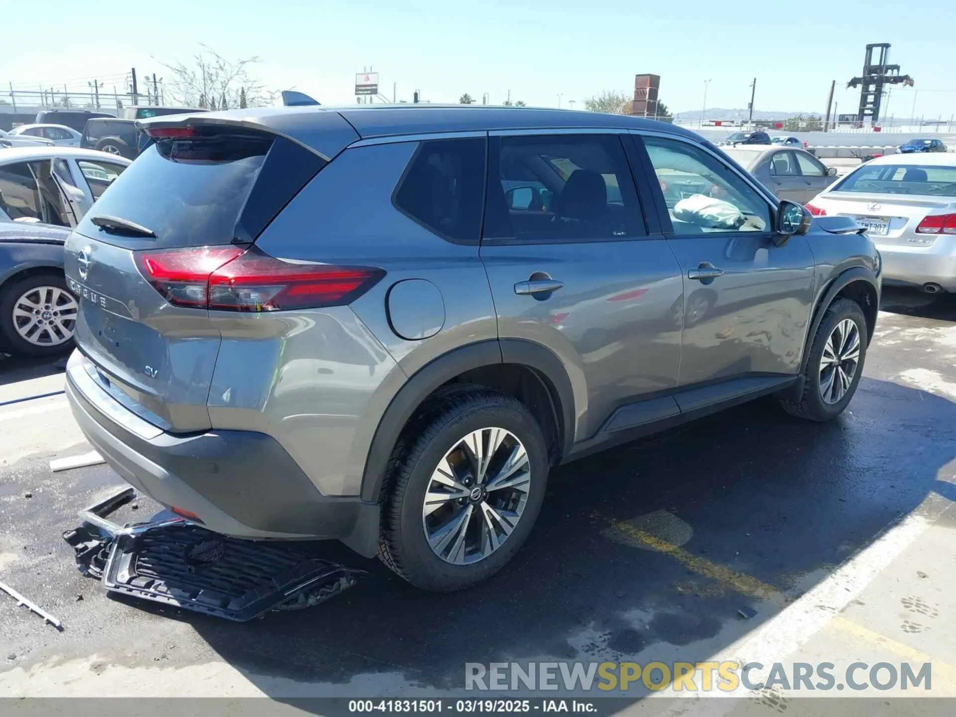 4 Photograph of a damaged car JN8AT3BA8MW018045 NISSAN ROGUE 2021