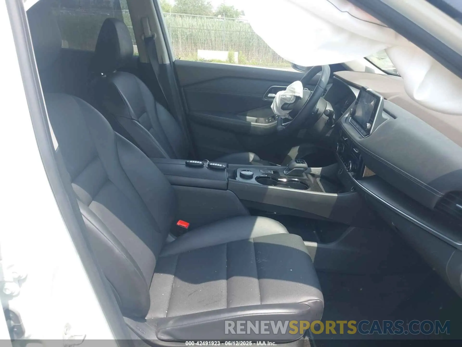 5 Photograph of a damaged car JN8AT3BB1MW233209 NISSAN ROGUE 2021