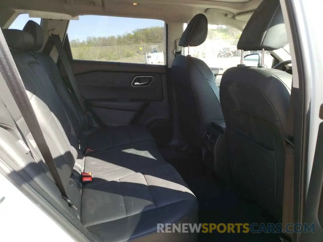 11 Photograph of a damaged car JN8AT3BB2MW228648 NISSAN ROGUE 2021