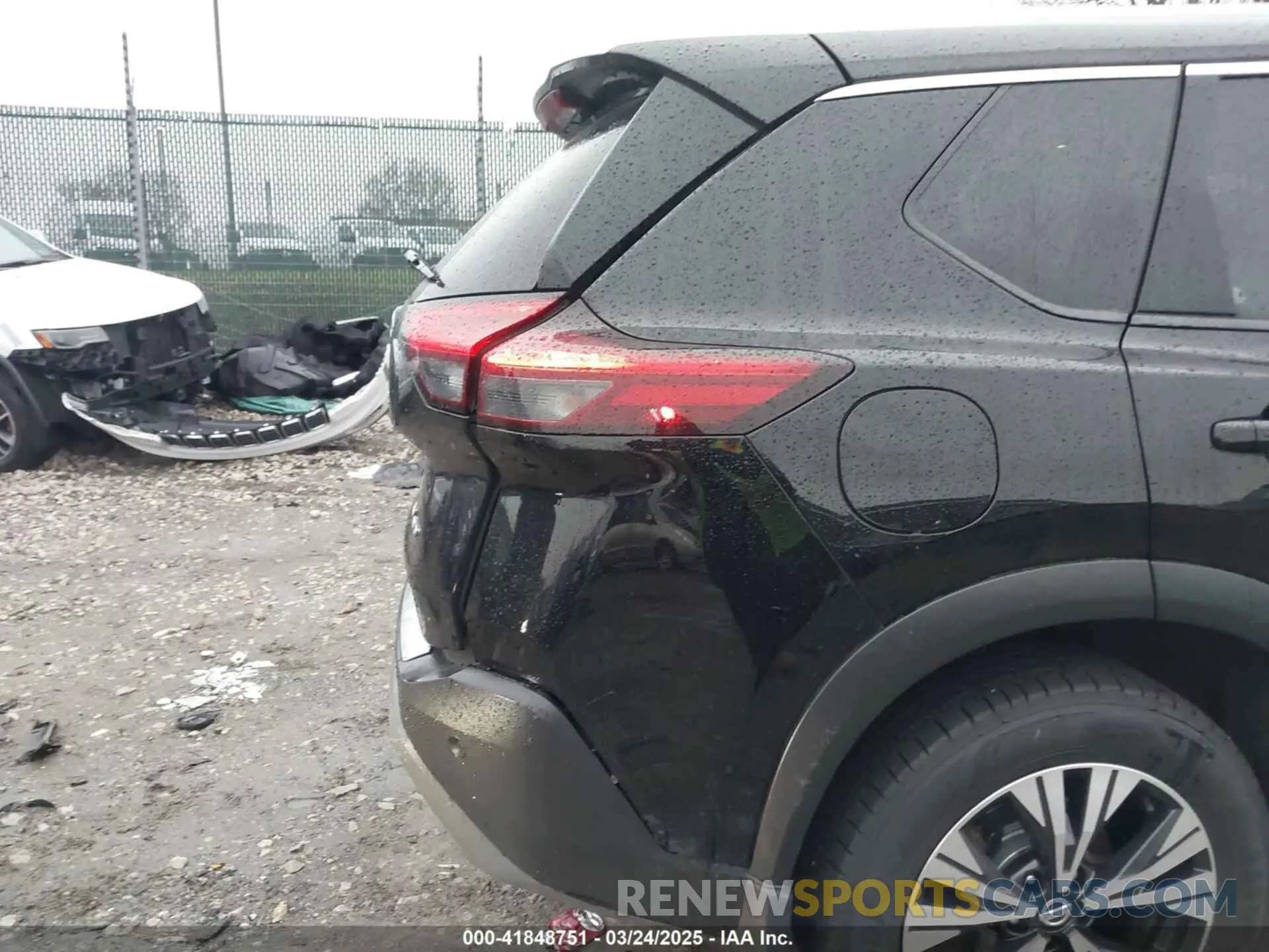 17 Photograph of a damaged car JN8AT3BB5MW212542 NISSAN ROGUE 2021