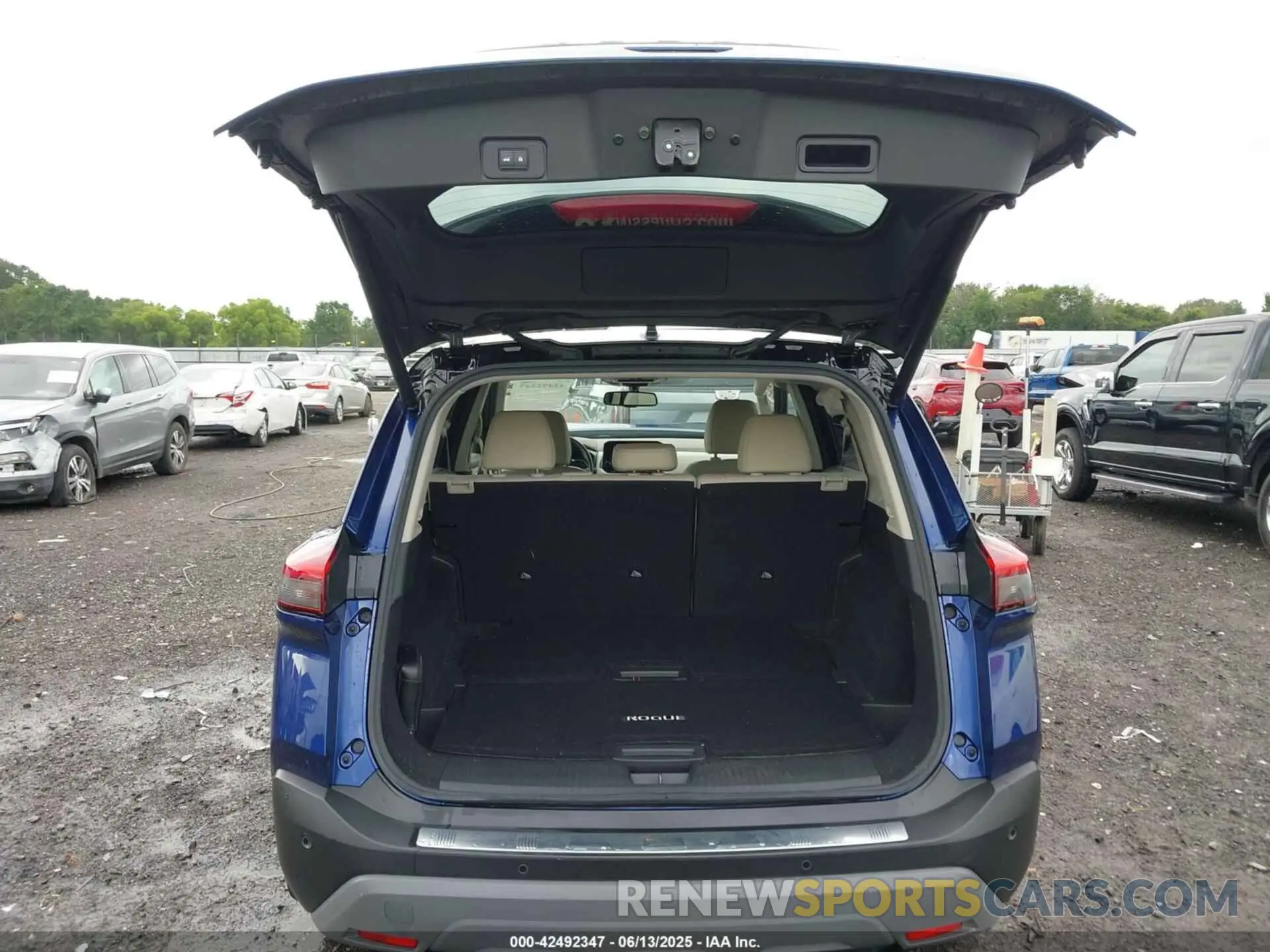 18 Photograph of a damaged car JN8AT3CA2MW020694 NISSAN ROGUE 2021