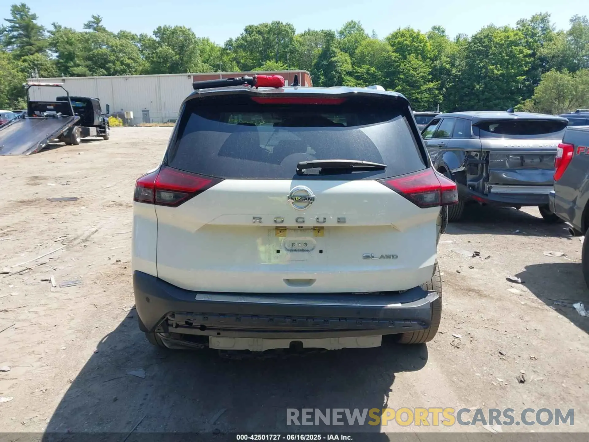 17 Photograph of a damaged car JN8AT3CB4MW201885 NISSAN ROGUE 2021